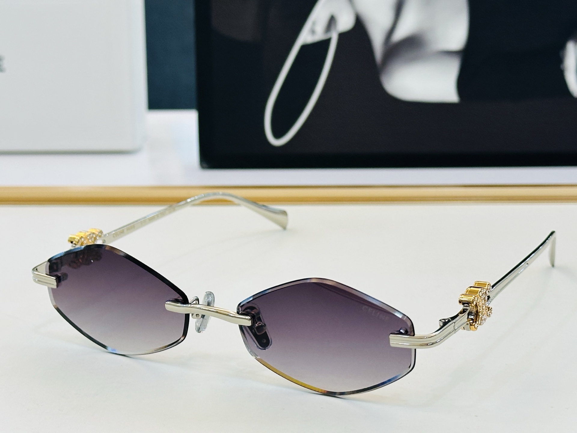 【CELINE】赛琳 CL2383U Size：57口17-145 一直热销的款式，欧美风 光泽度好  X工艺超赞 👍🏻