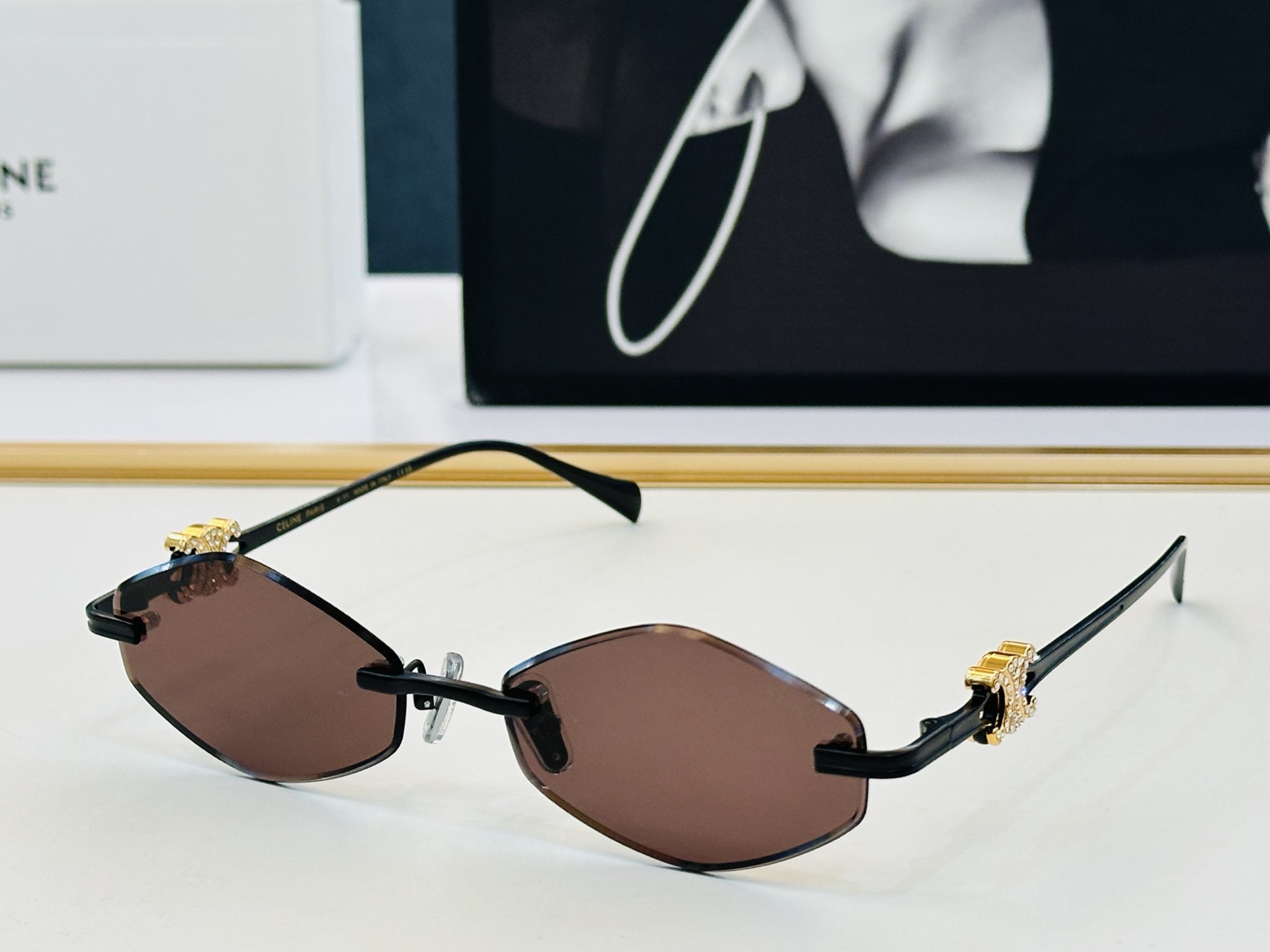 【CELINE】赛琳 CL2383U Size：57口17-145 一直热销的款式，欧美风 光泽度好  X工艺超赞 👍🏻