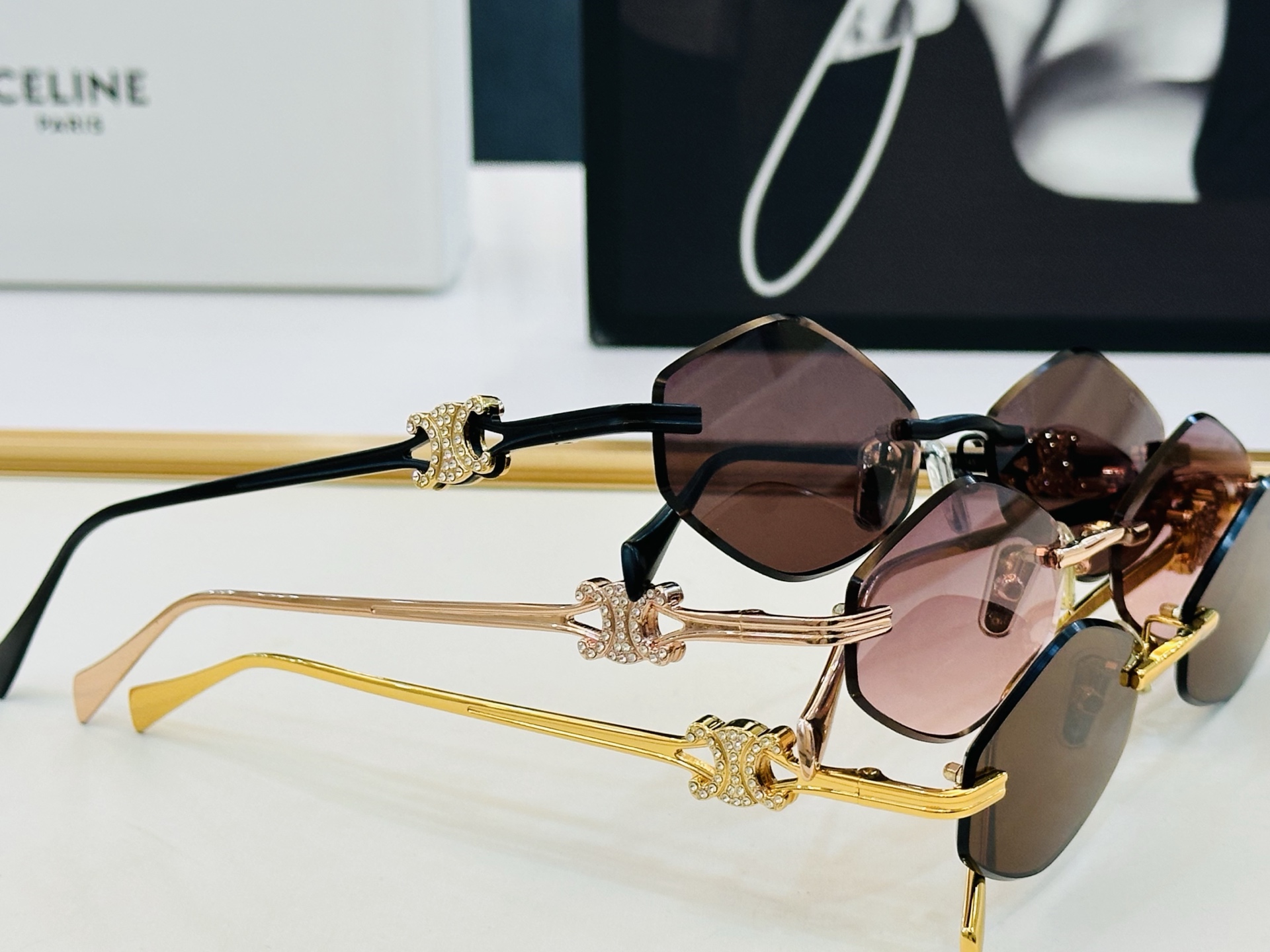 【CELINE】赛琳 CL2383U Size：57口17-145 一直热销的款式，欧美风 光泽度好  X工艺超赞 👍🏻