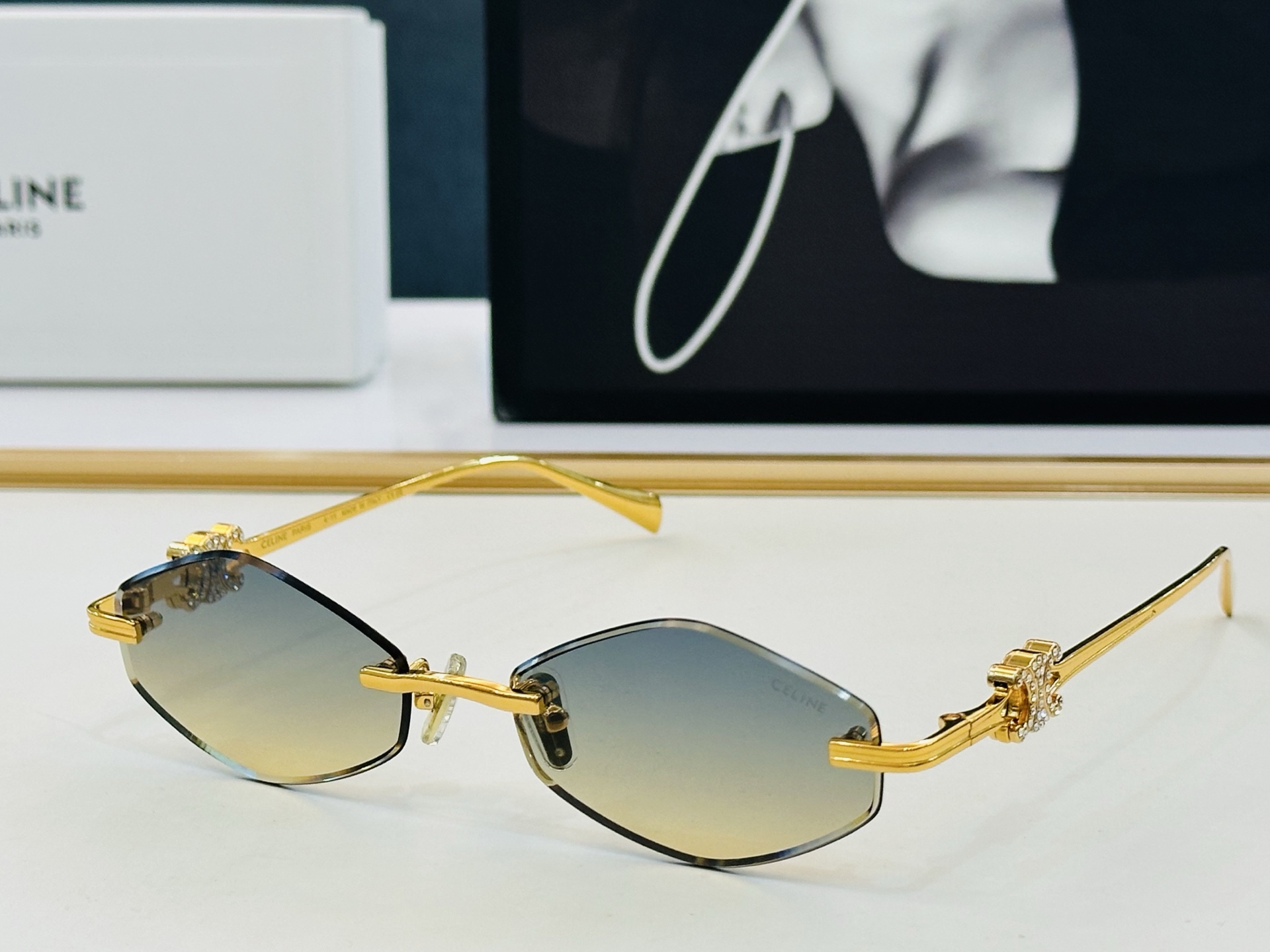 【CELINE】赛琳 CL2383U Size：57口17-145 一直热销的款式，欧美风 光泽度好  X工艺超赞 👍🏻
