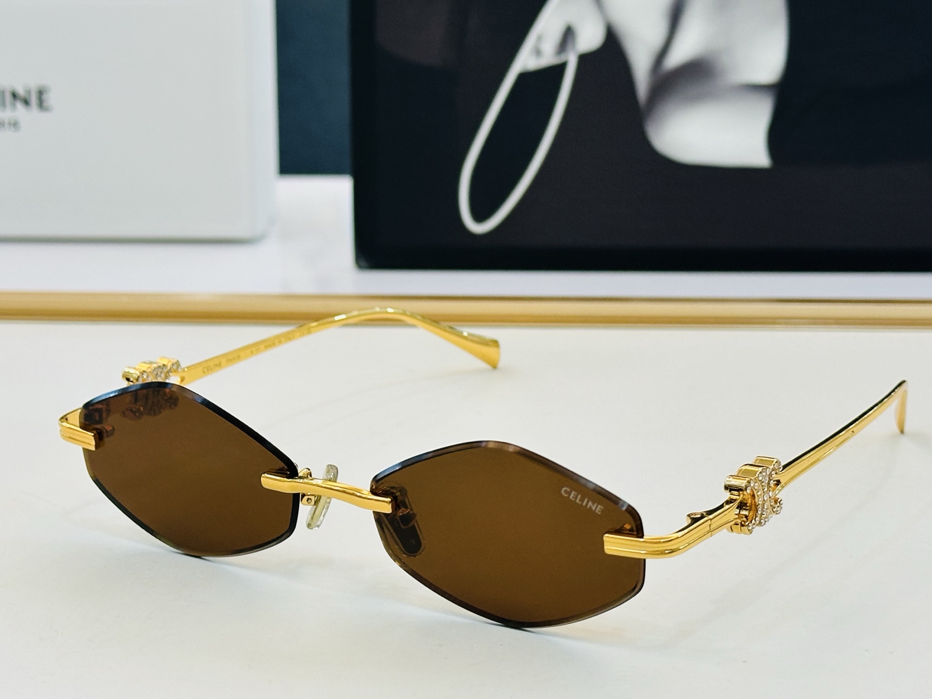 【CELINE】赛琳 CL2383U Size：57口17-145 一直热销的款式，欧美风 光泽度好  X工艺超赞 👍🏻