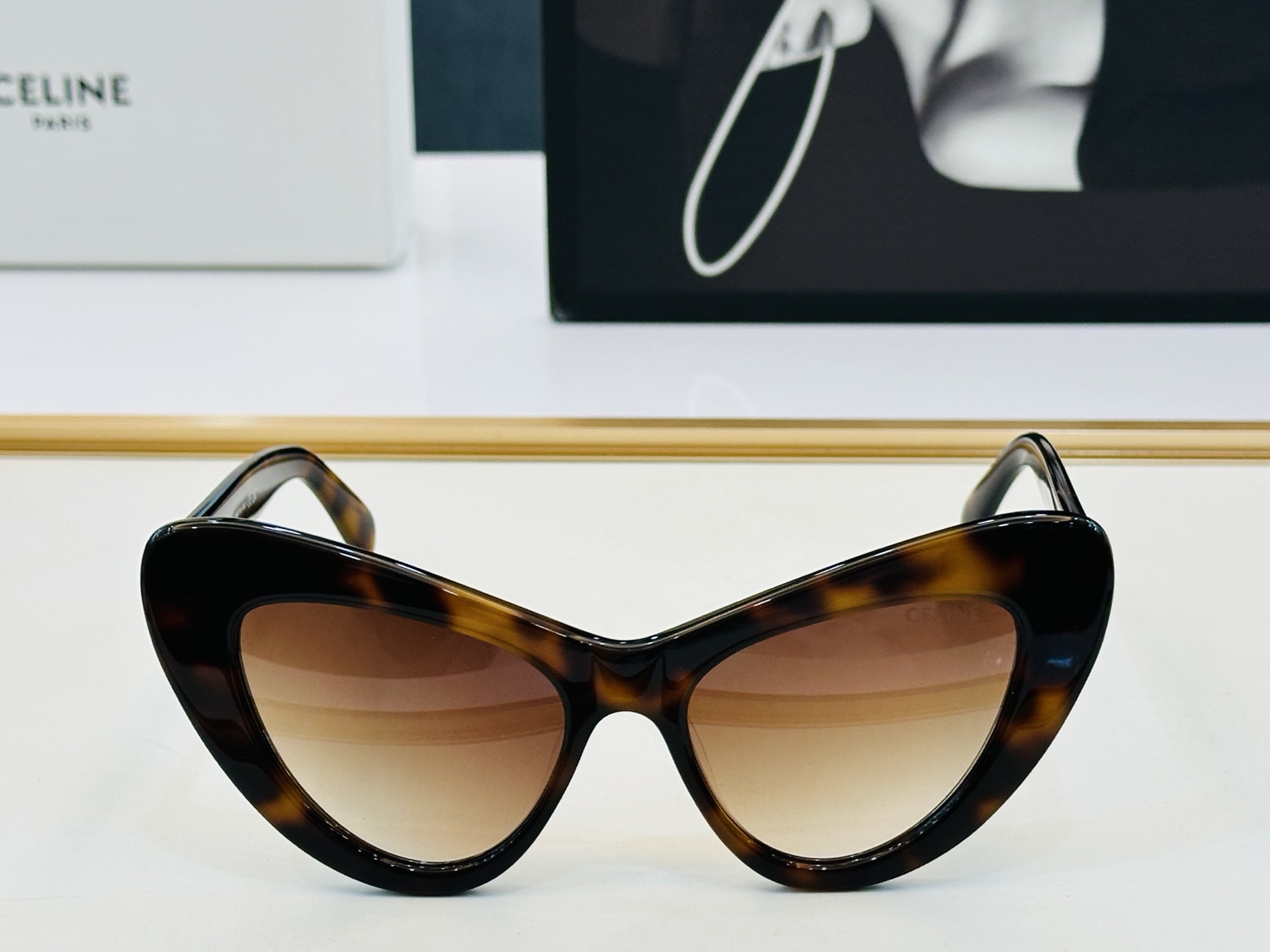 【CELINE】赛琳 CL40339U Size：62口18-145    一直热销的款式 欧美风 C光泽度好 质感强 