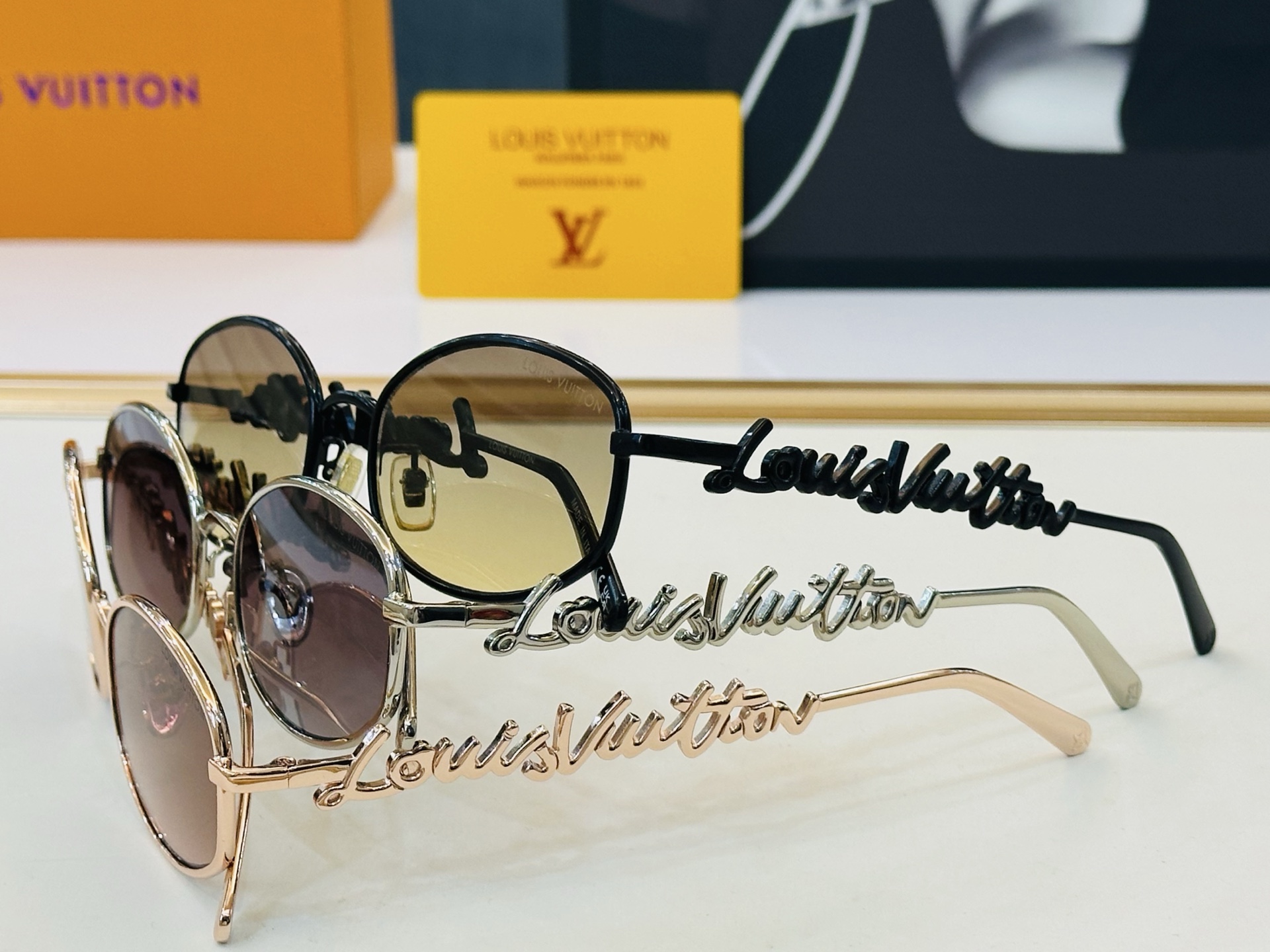 路易家 🎩Z3171U Size：54口18-140 充满活力的 展现独特个性🌟展现大气的你 C高品质 👍👍 