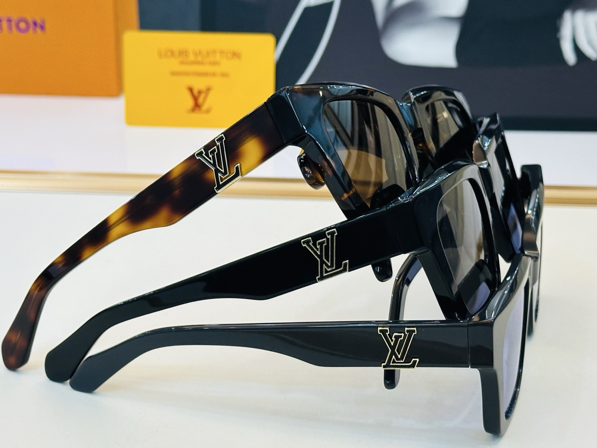 路易家 🎩Z1702E Size：52口21-145    充满活力的 展现独特个性🌟展现大气的你 L高品质 👍👍 