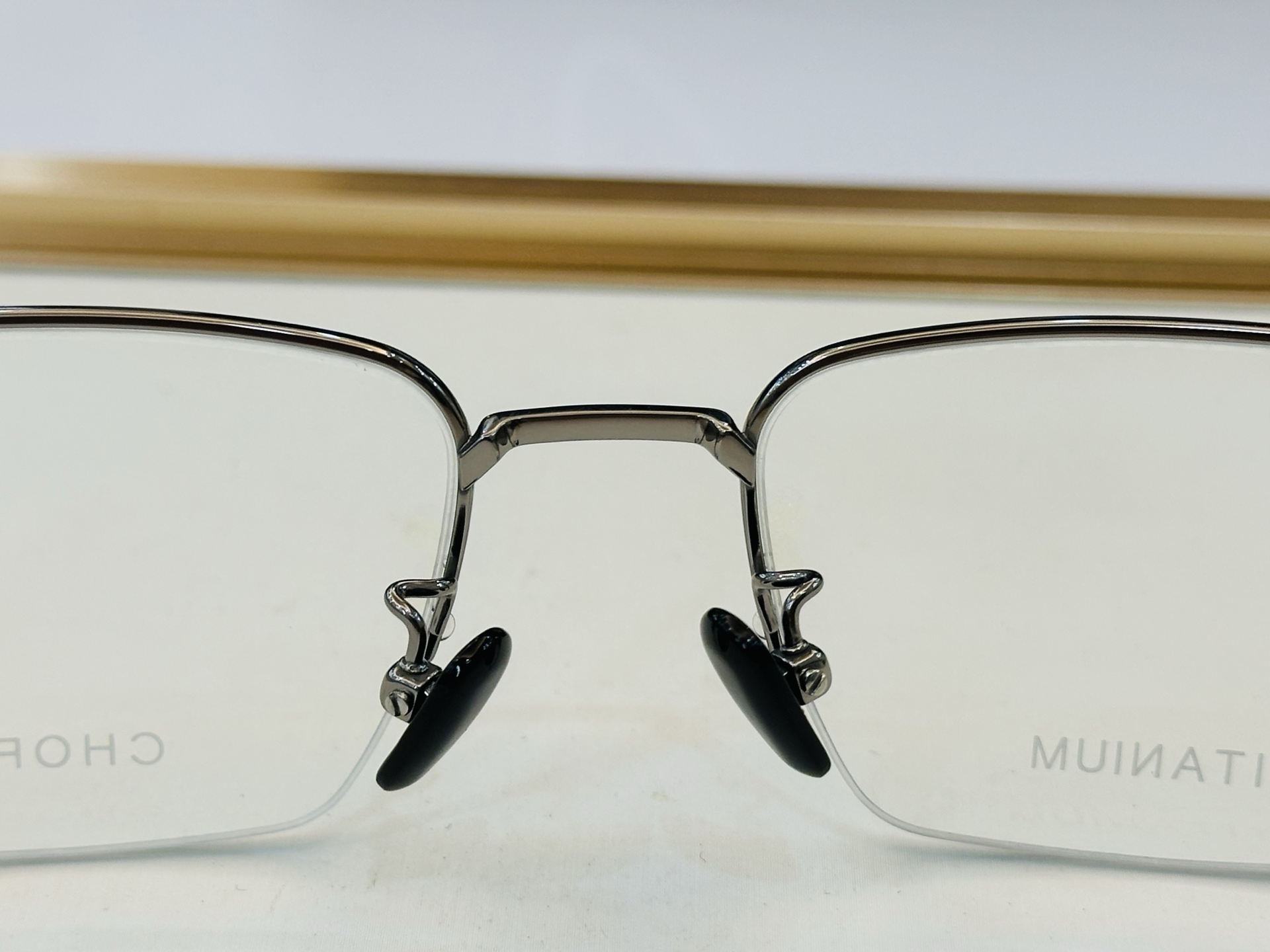 原版 ChoPard肖邦 MODEL: VCHL39D Size：55口19-145  以现代时尚的设计风格 b配光架 