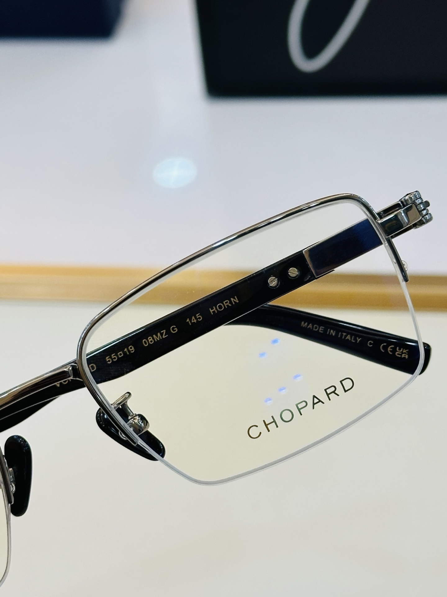 原版 ChoPard肖邦 MODEL: VCHL39D Size：55口19-145  以现代时尚的设计风格 b配光架 