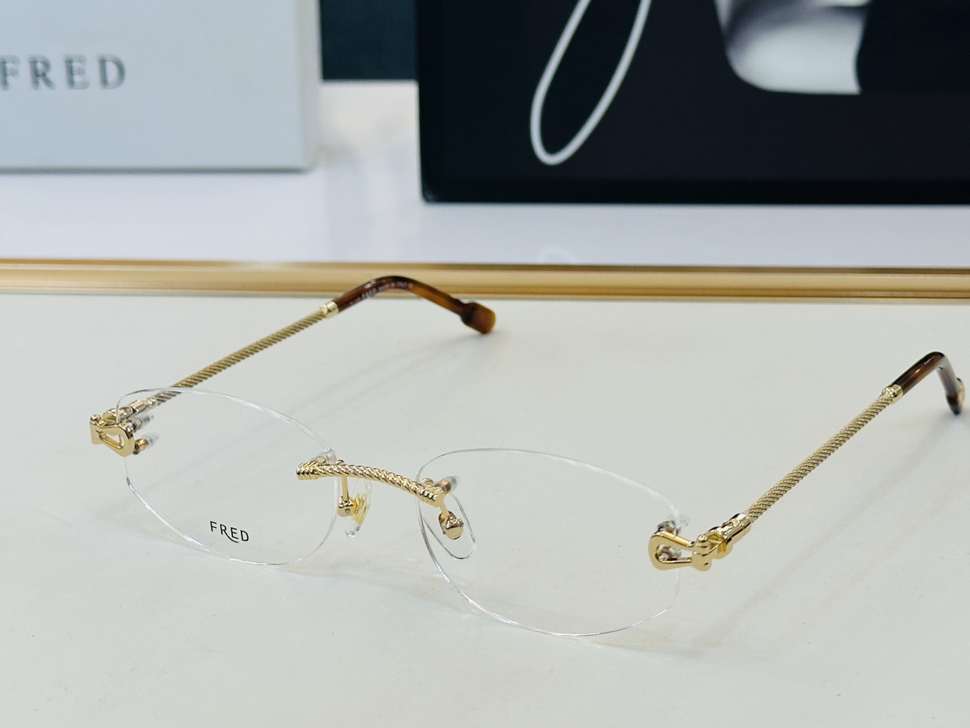 🔺FRED🔻法兰 FG50091 Size：53口17-140醒目品牌logo扣扣 🔝🔝C上脸超美 太阳镜 