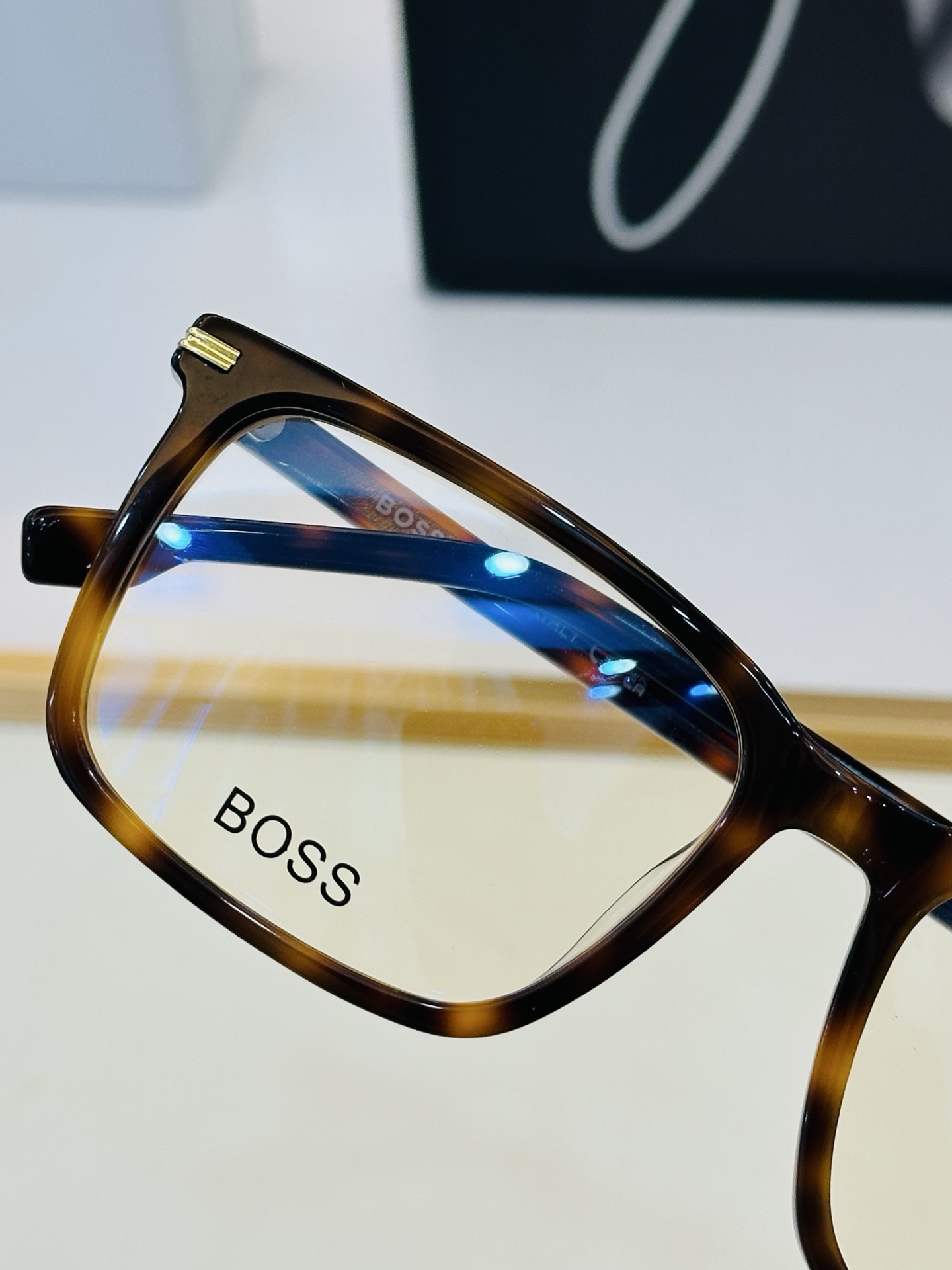 🆕 BOSS B1753 Size：55口17-145 🕶🕶💋💋👣👣  不挑脸 🍁经典不过时框型 L品质优良 配光架 