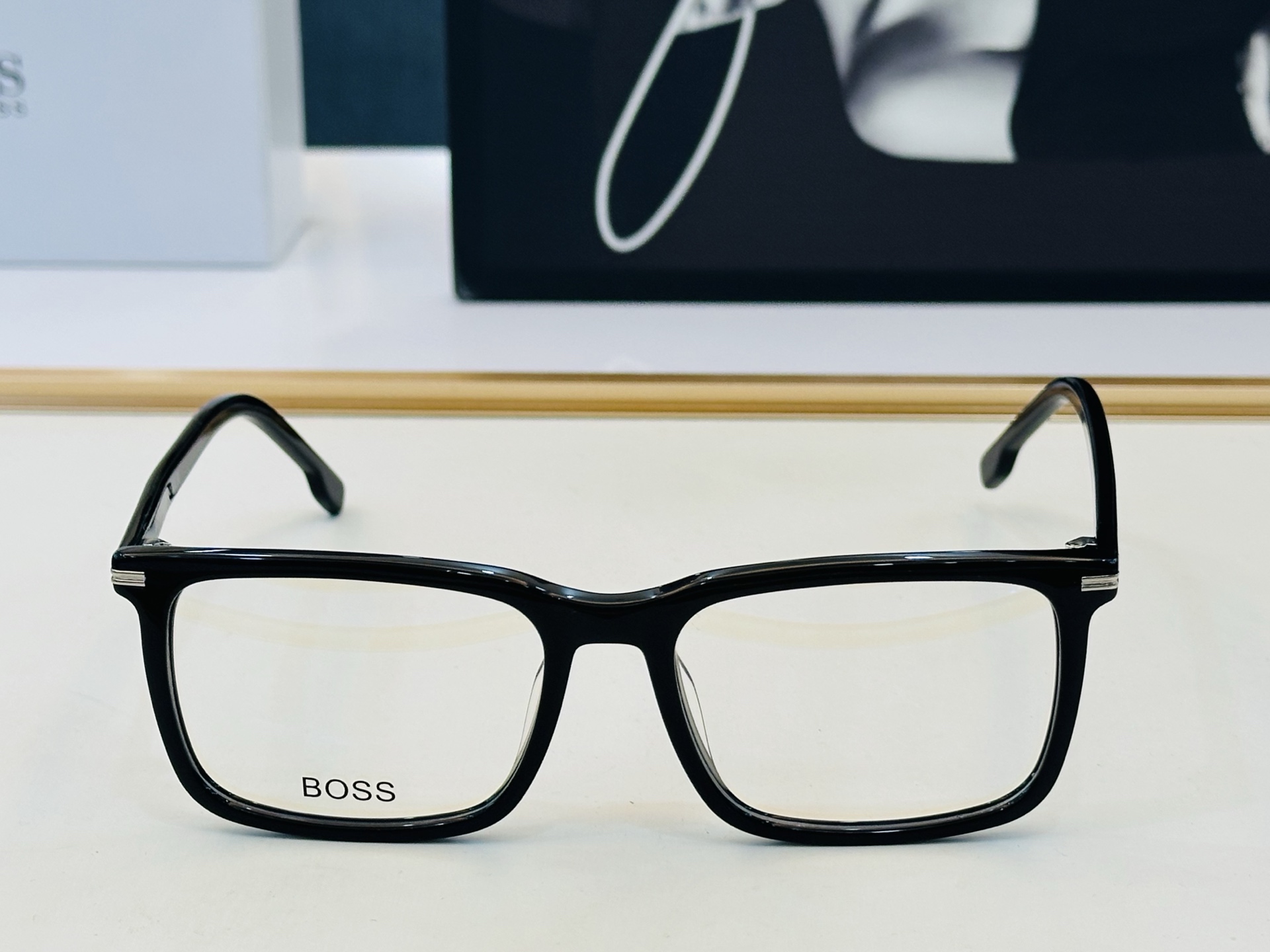 🆕 BOSS B1753 Size：55口17-145 🕶🕶💋💋👣👣  不挑脸 🍁经典不过时框型 L品质优良 配光架 