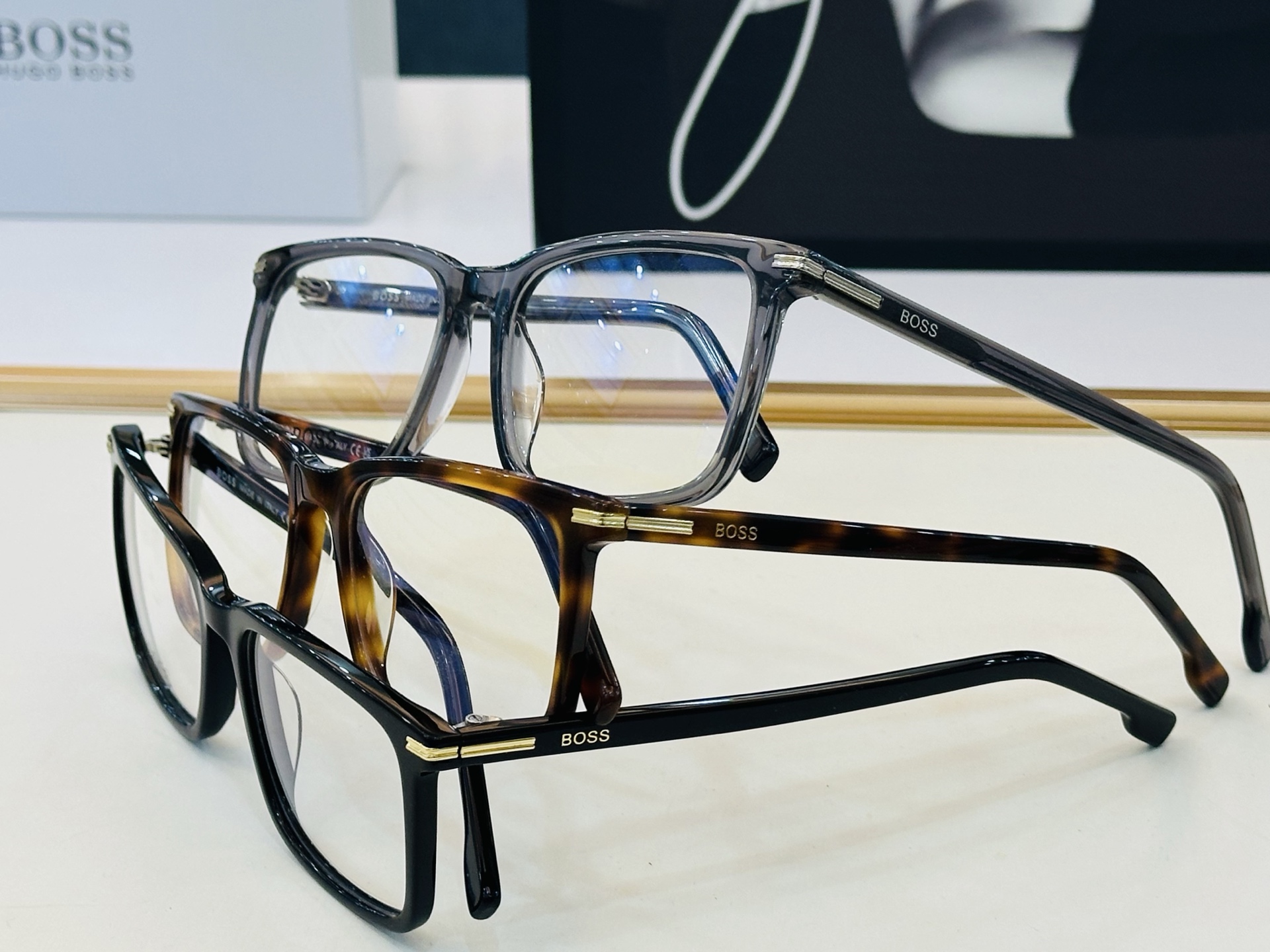 🆕 BOSS B1753 Size：55口17-145 🕶🕶💋💋👣👣  不挑脸 🍁经典不过时框型 L品质优良 配光架 