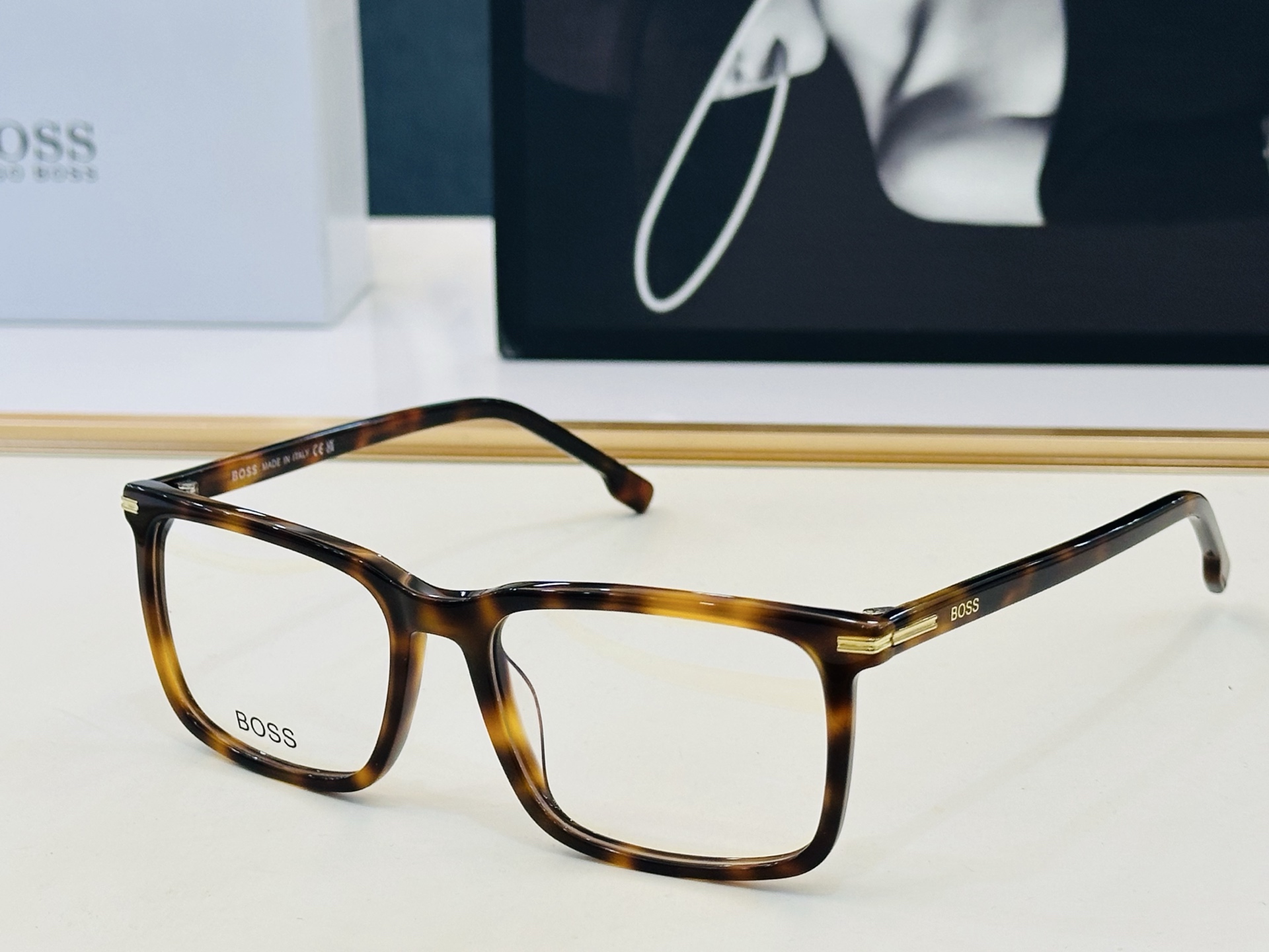 🆕 BOSS B1753 Size：55口17-145 🕶🕶💋💋👣👣  不挑脸 🍁经典不过时框型 L品质优良 配光架 