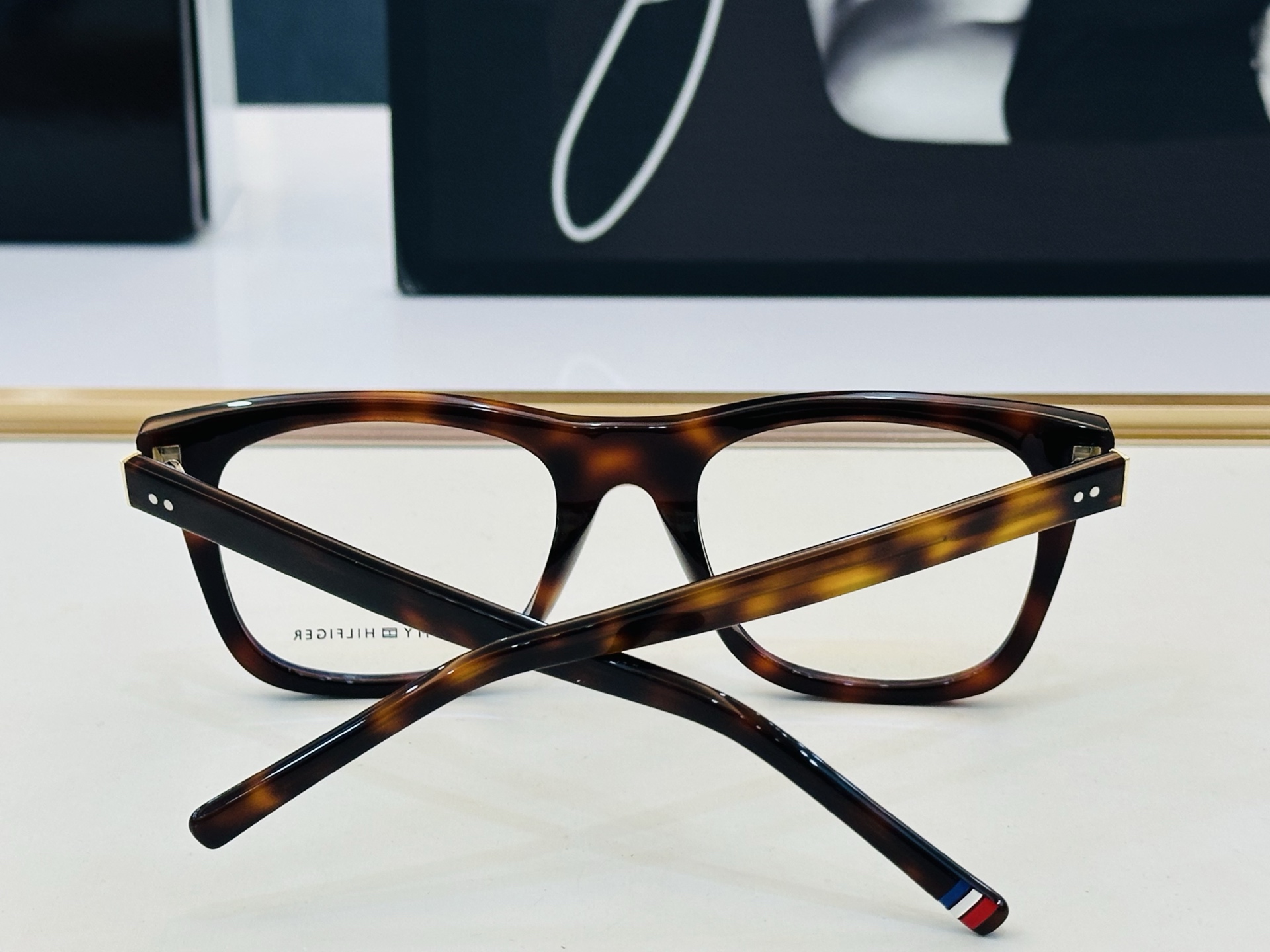 官网同步发售TOMMY HILFIGER 板材框 TH85  SIZE：53口20-145 L简单大气 配光镜 