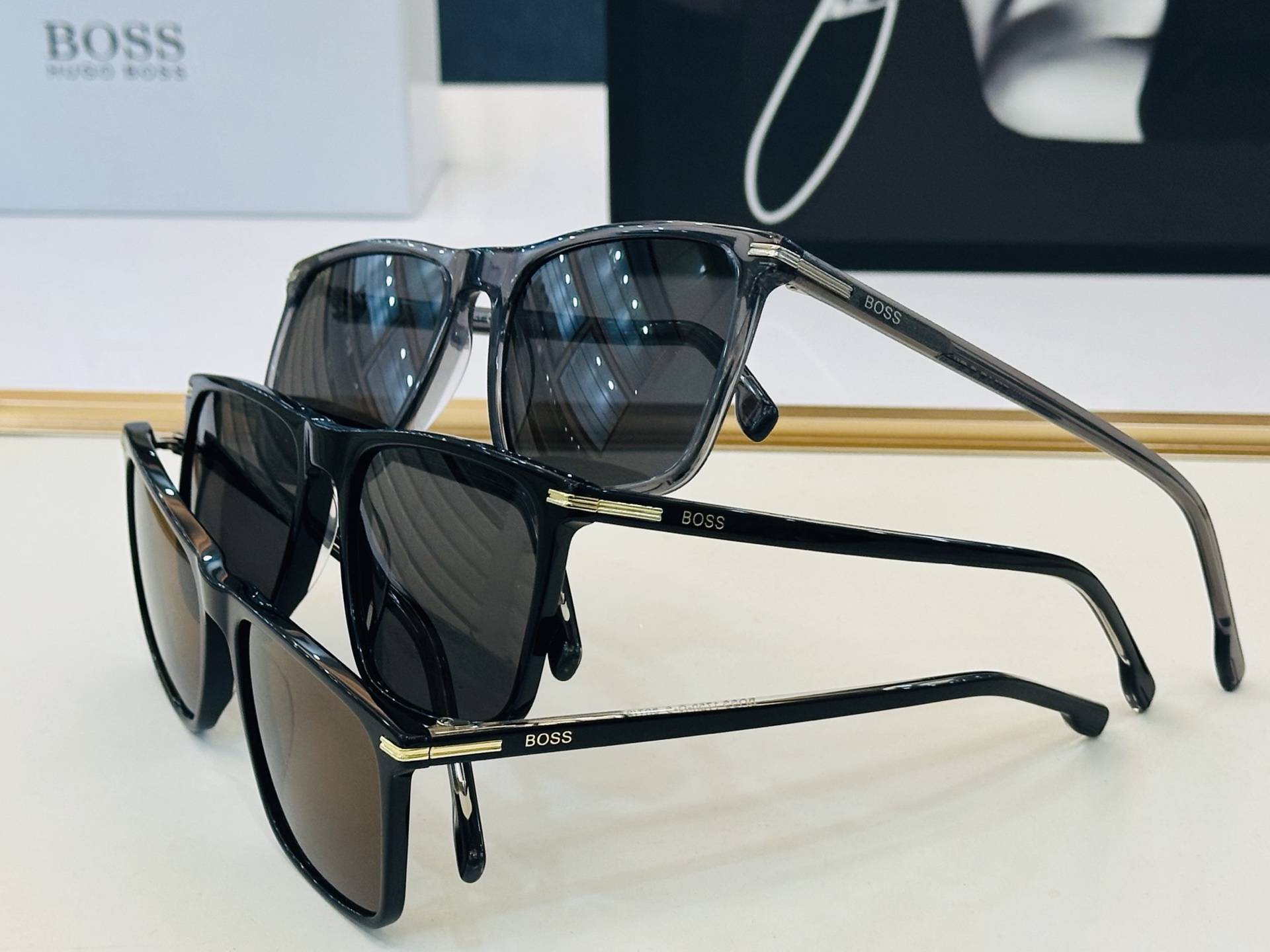 🆕 BOSS 1750-G-S Size：55口18-145 🕶🕶💋💋👣👣  高品质 不挑脸 经典不过时框型 L品质优良
