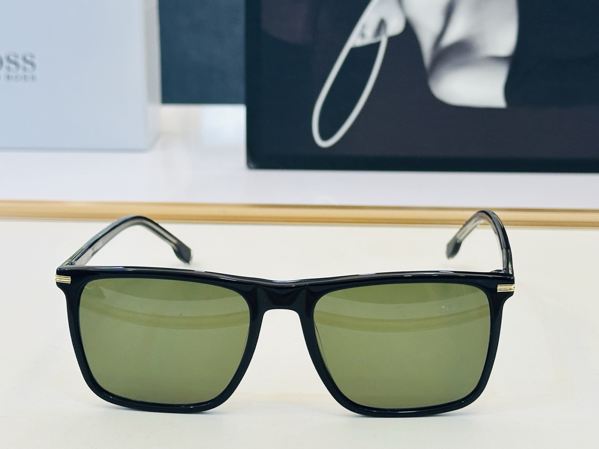 🆕 BOSS 1750-G-S Size：55口18-145 🕶🕶💋💋👣👣  高品质 不挑脸 经典不过时框型 L品质优良