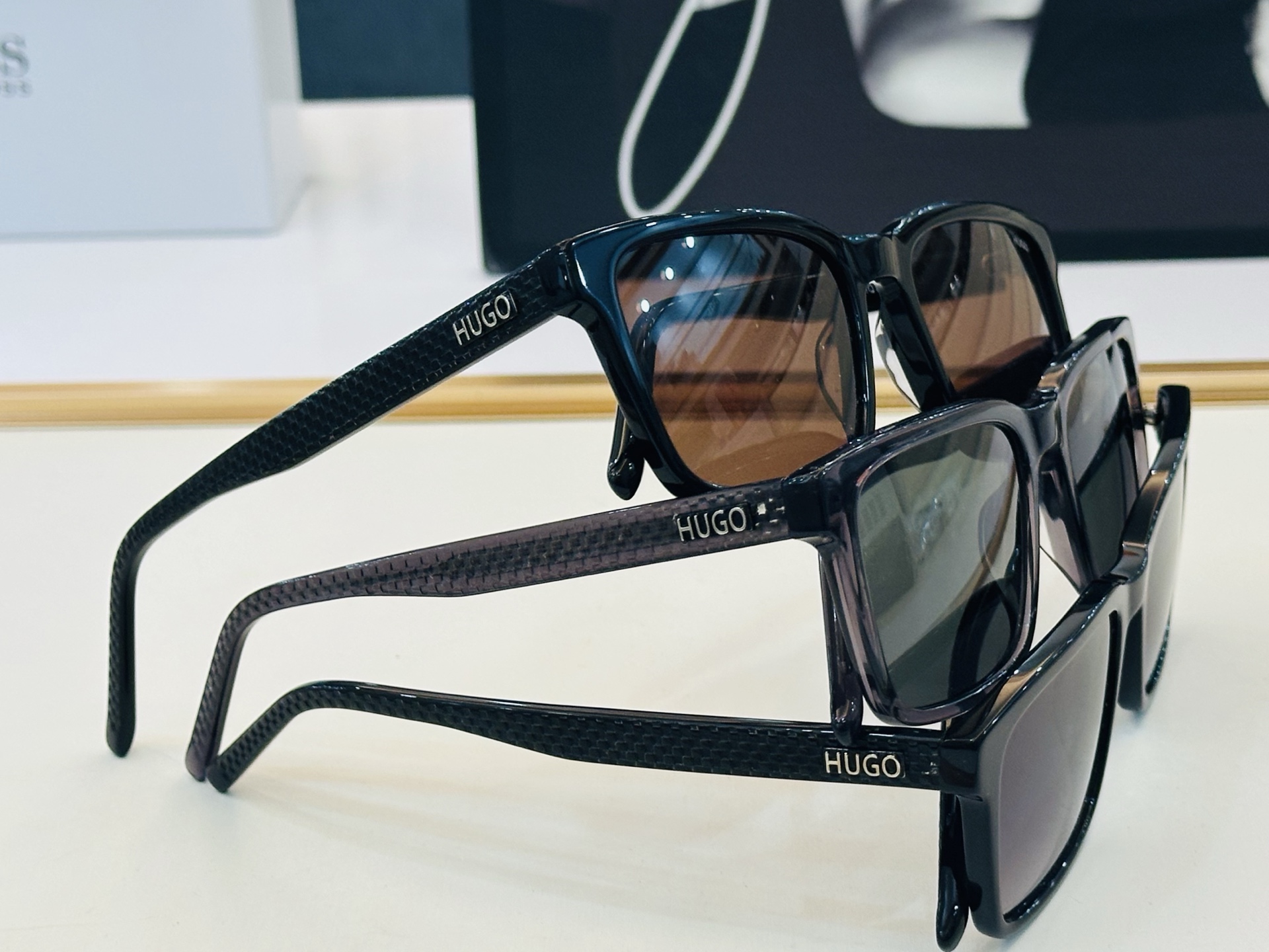 🆕 BOSS 1392/S  Size：55口19-145 🕶🕶💋💋👣👣  高品质 不挑脸 经典不过时框型 L品质优良 