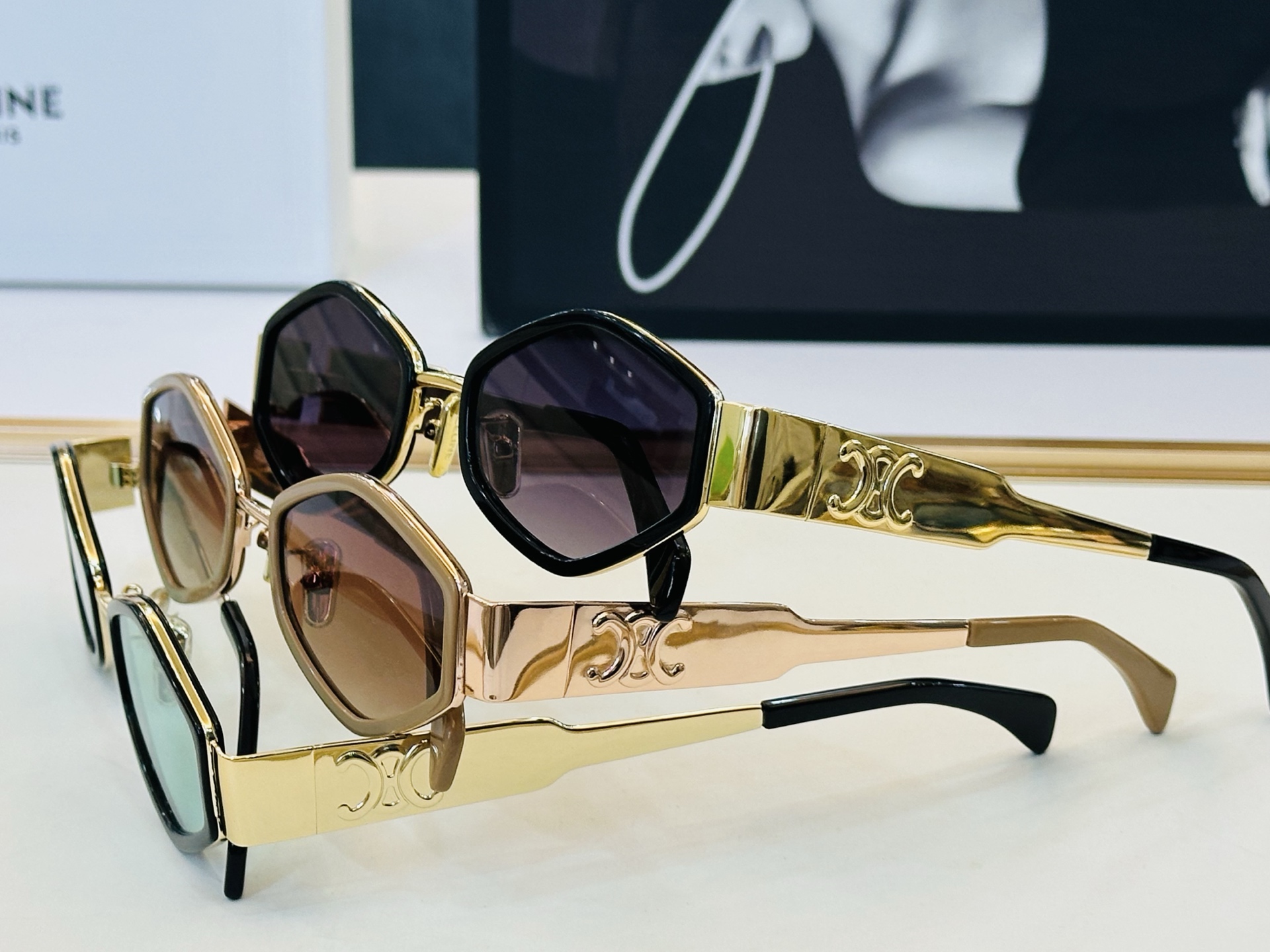 【CELINE】赛琳 CL40330F Size：54口21-145    一直热销的款式 欧美风 L光泽度好 质感强 