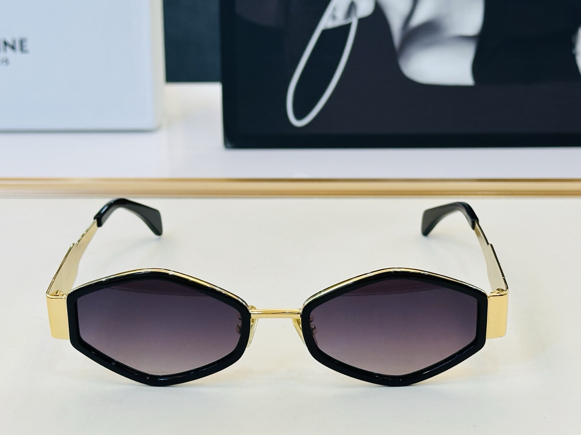 【CELINE】赛琳 CL40330F Size：54口21-145    一直热销的款式 欧美风 L光泽度好 质感强 