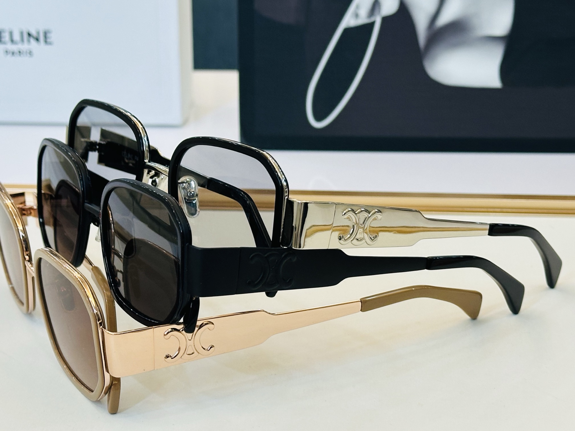 【CELINE】赛琳 CL40332F Size：52口22-145    一直热销的款式 欧美风 L光泽度好 质感强 