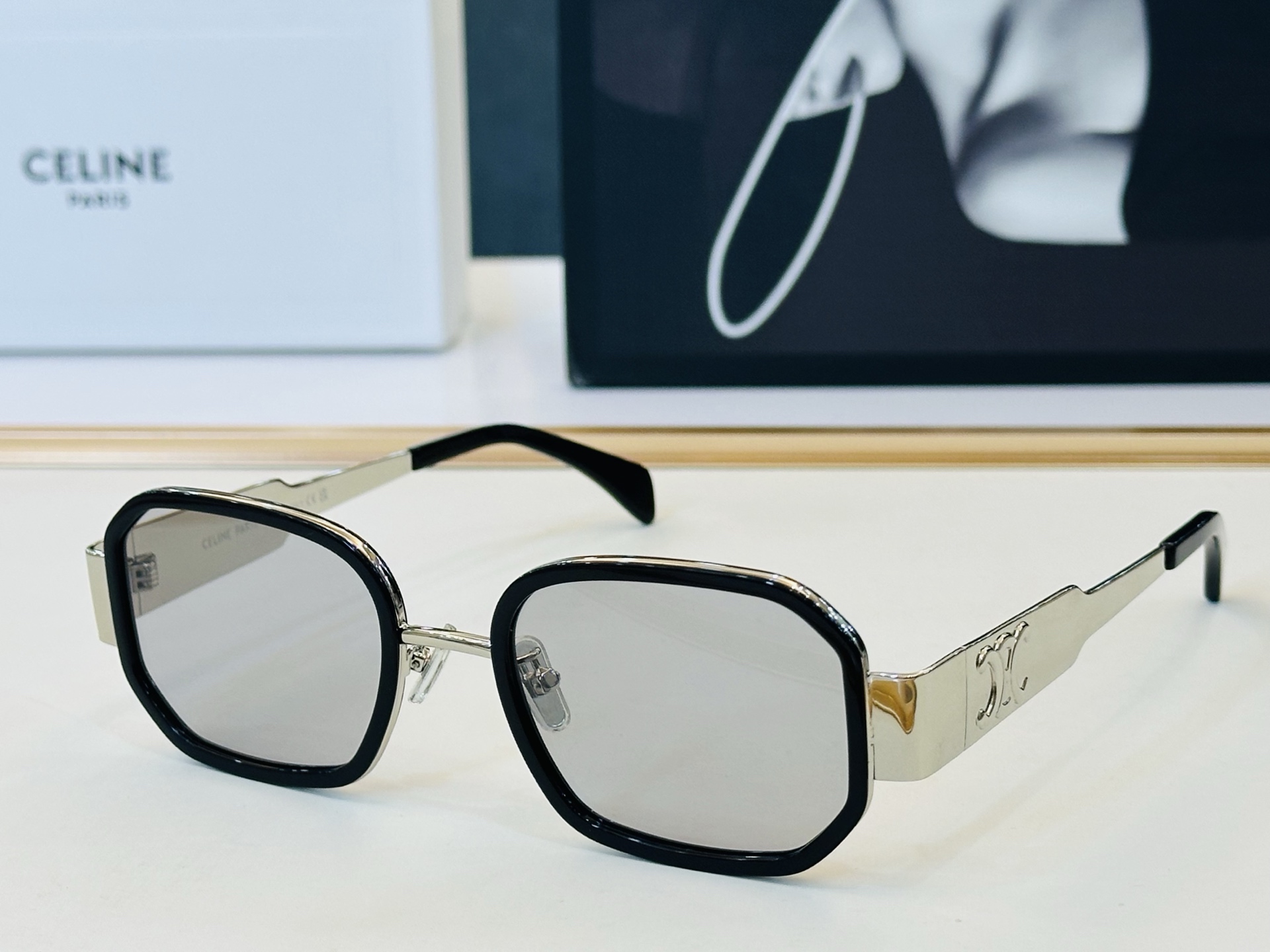 【CELINE】赛琳 CL40332F Size：52口22-145    一直热销的款式 欧美风 L光泽度好 质感强 