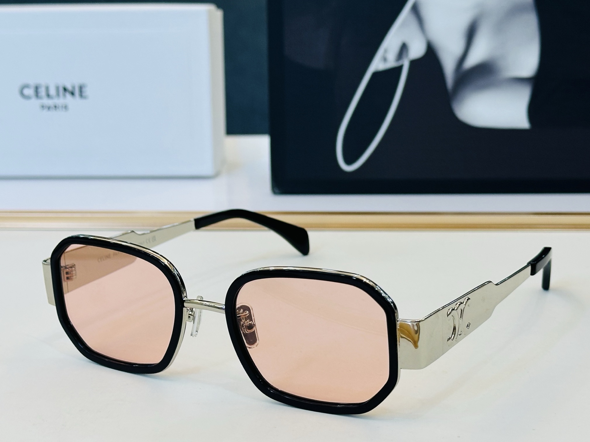 【CELINE】赛琳 CL40332F Size：52口22-145    一直热销的款式 欧美风 L光泽度好 质感强 