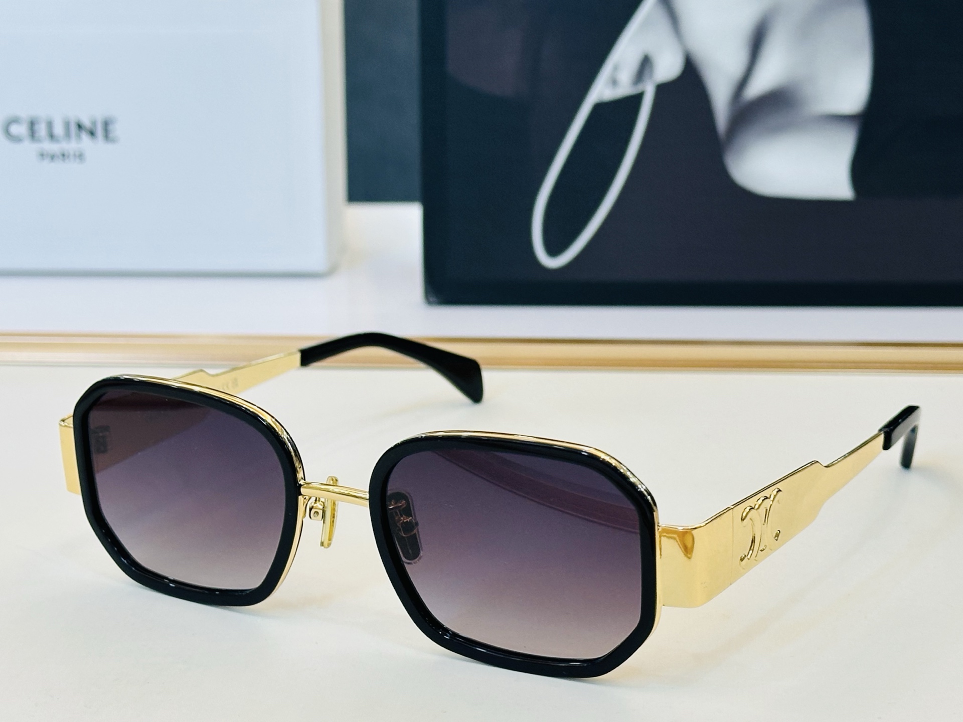 【CELINE】赛琳 CL40332F Size：52口22-145    一直热销的款式 欧美风 L光泽度好 质感强 