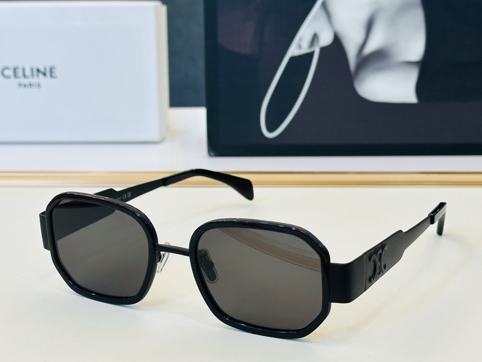 【CELINE】赛琳 CL40332F Size：52口22-145    一直热销的款式 欧美风 L光泽度好 质感强 