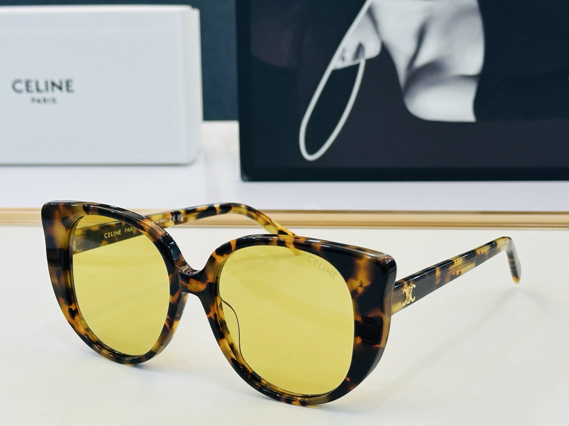 【CELINE】赛琳 CL40358U Size：54口17-145 一直热销的款式 欧美风 光泽度好 质感强  C工艺