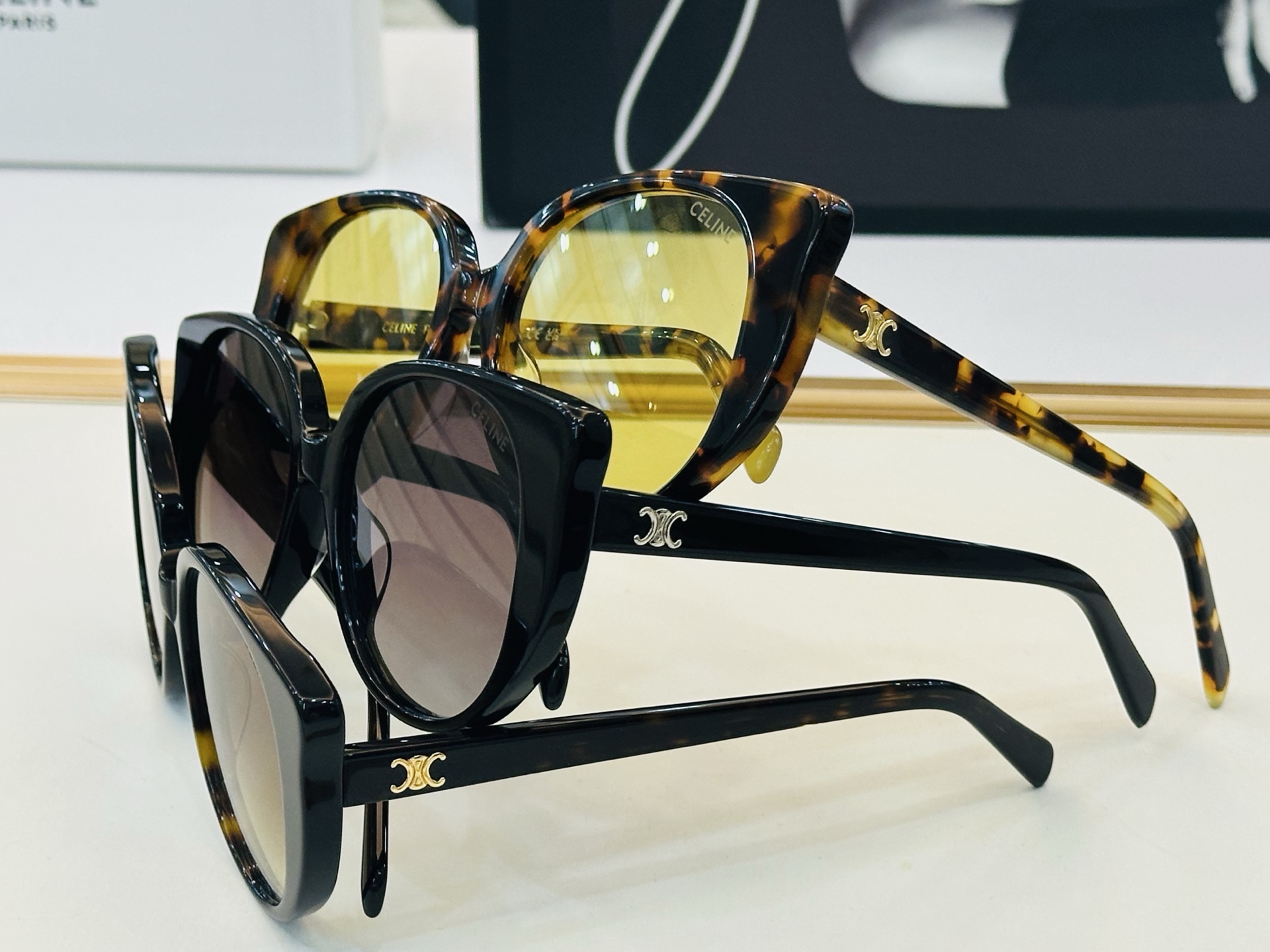 【CELINE】赛琳 CL40358U Size：54口17-145 一直热销的款式 欧美风 光泽度好 质感强  C工艺