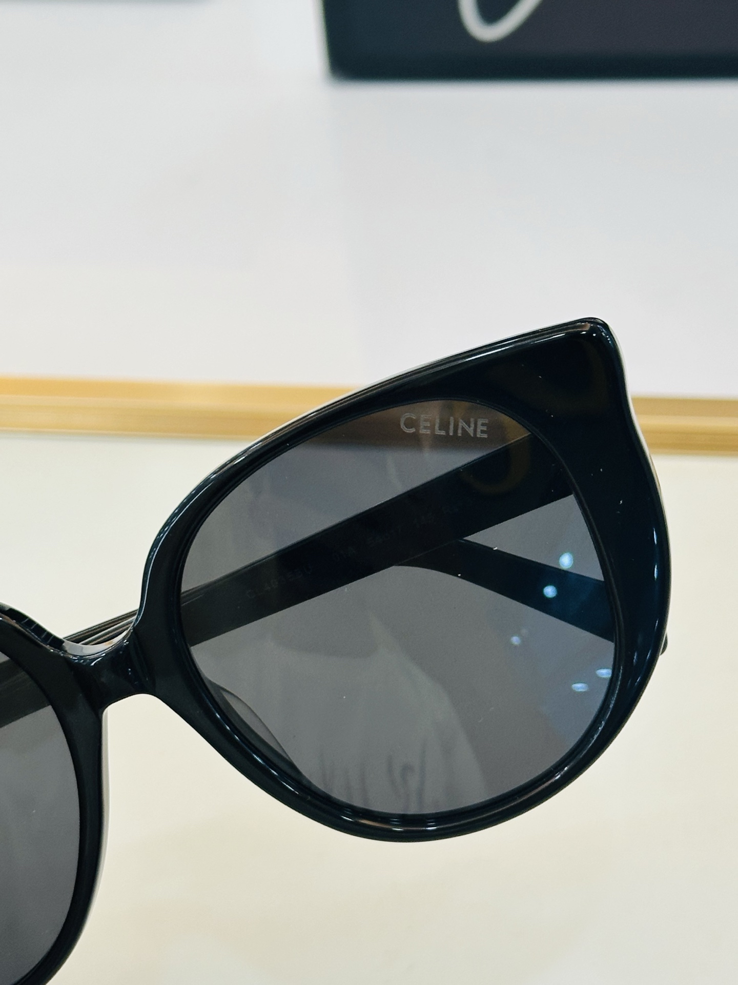 【CELINE】赛琳 CL40358U Size：54口17-145 一直热销的款式 欧美风 光泽度好 质感强  C工艺
