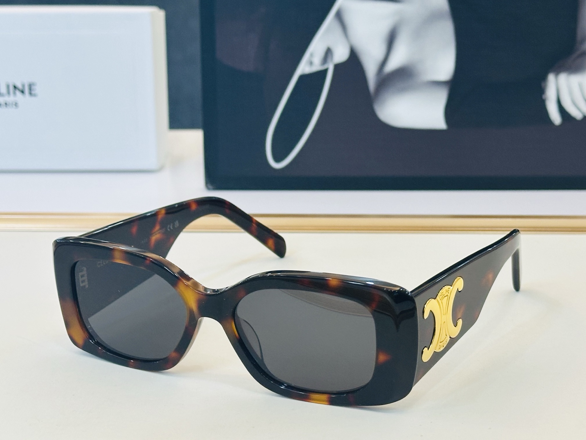 【CELINE】赛琳 CL40282   Size：53口17-145 一直热销的款式 欧美风 光泽度好 质感强  B工