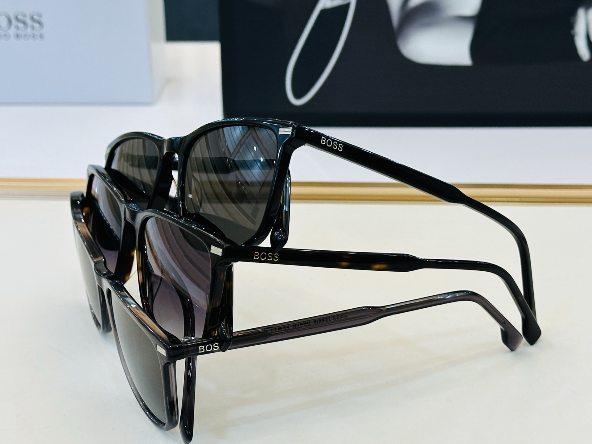 🆕 BOSS 1879/S Size：56口18-150  🕶🕶💋💋👣👣  高品质 不挑脸 经典不过时框型 L品质优良 
