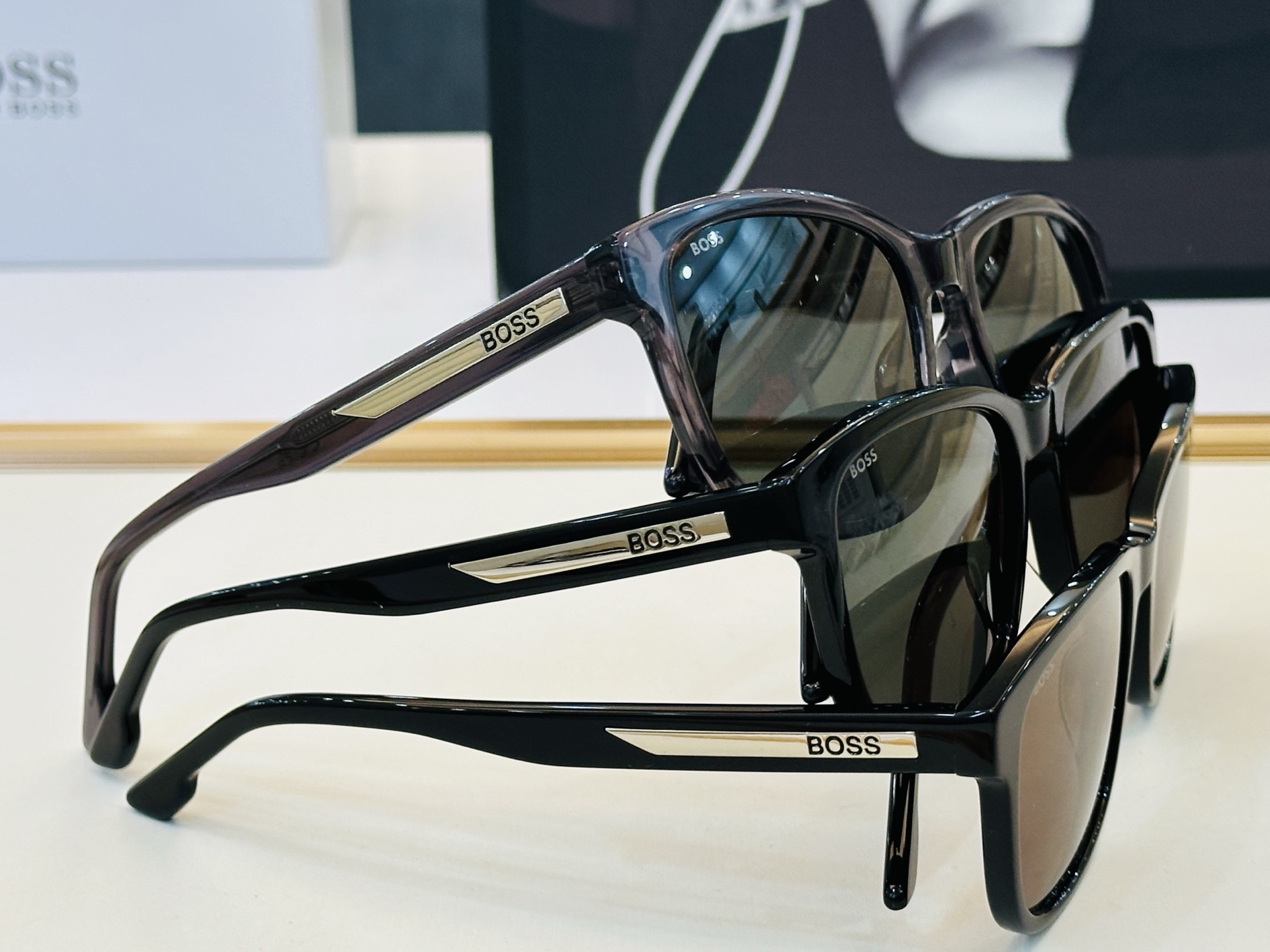🆕 BOSS 1905/G/S Size：57口19-145 🕶🕶💋💋👣👣  高品质 不挑脸 经典不过时框型 L品质优良