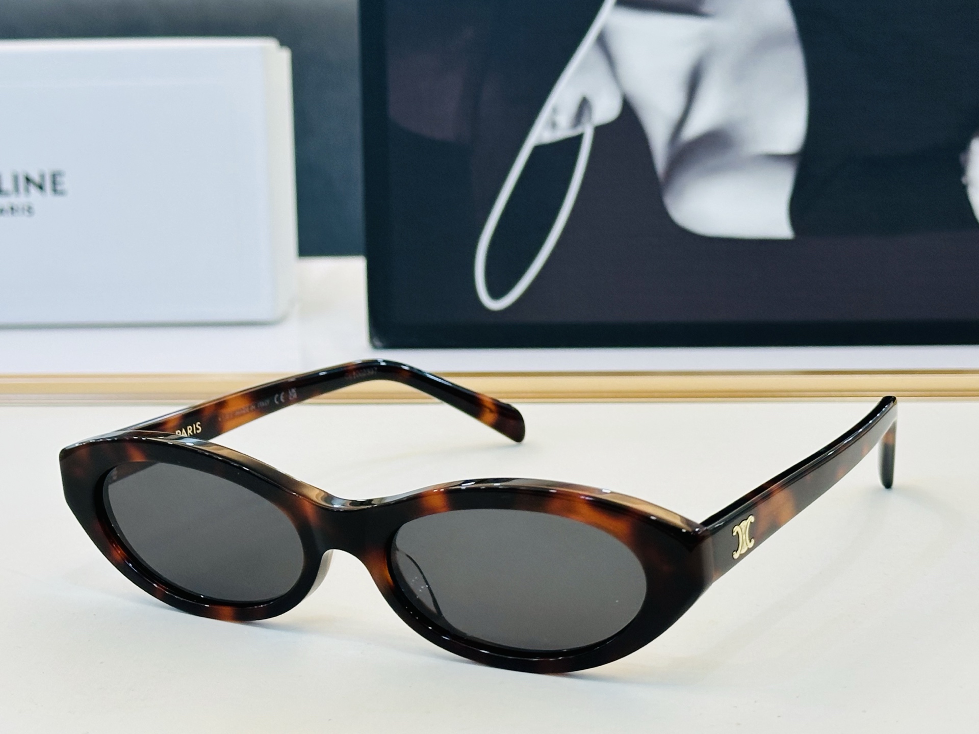 【CELINE】赛琳 CL40353U Size：54口17-145 一直热销的款式，欧美风 光泽度好  B质感强  工