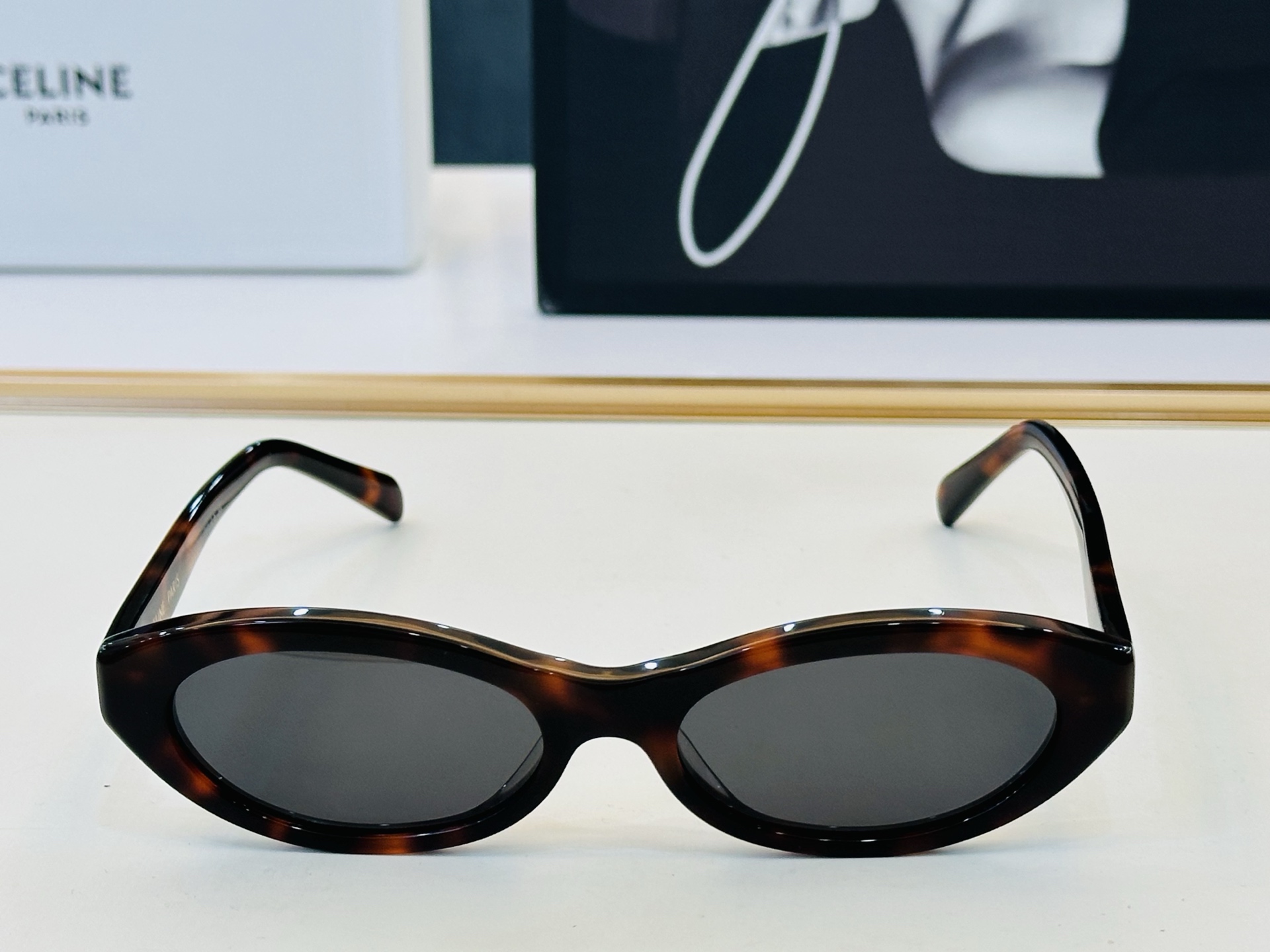 【CELINE】赛琳 CL40353U Size：54口17-145 一直热销的款式，欧美风 光泽度好  B质感强  工