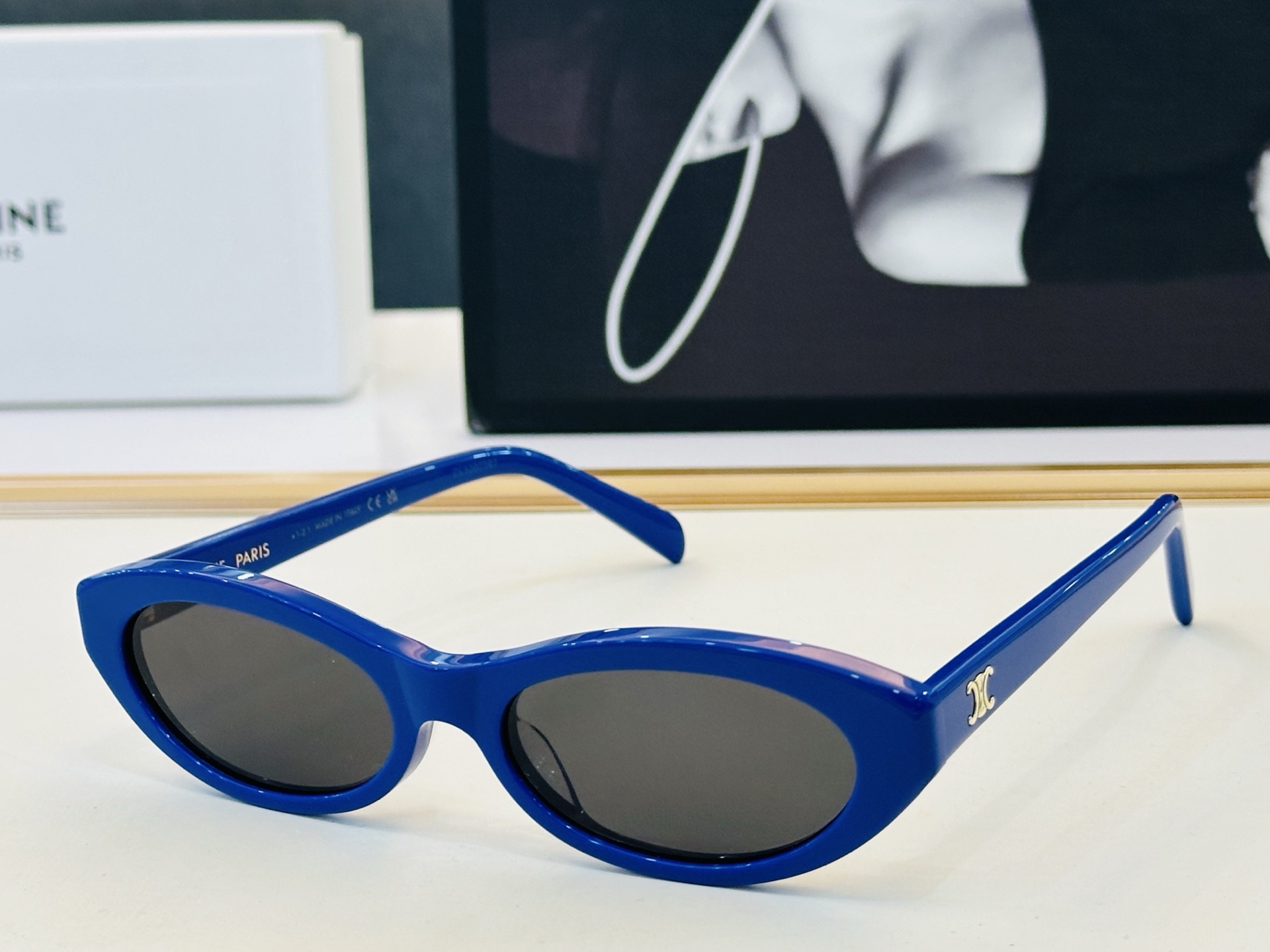 【CELINE】赛琳 CL40353U Size：54口17-145 一直热销的款式，欧美风 光泽度好  B质感强  工