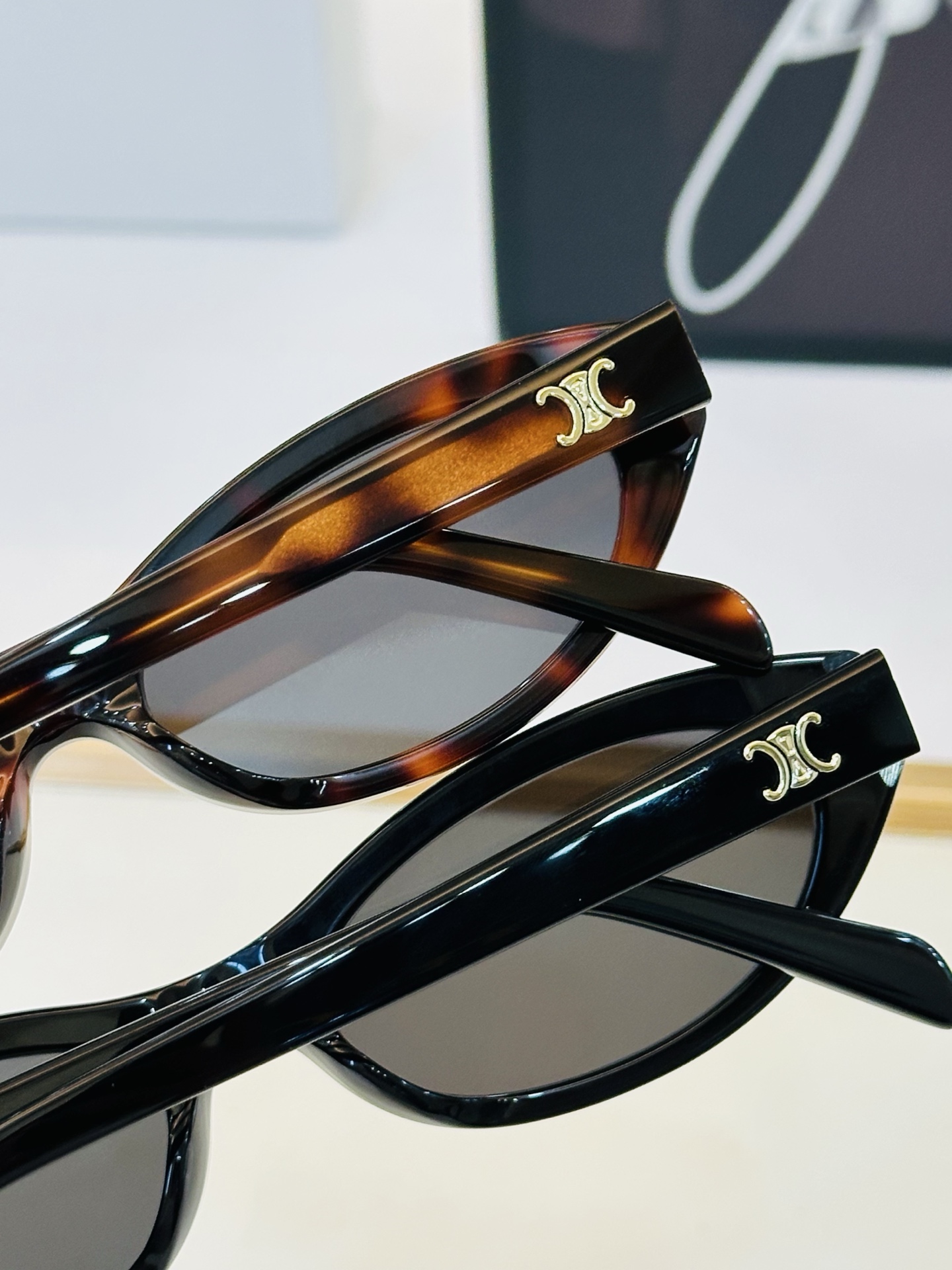 【CELINE】赛琳 CL40353U Size：54口17-145 一直热销的款式，欧美风 光泽度好  B质感强  工