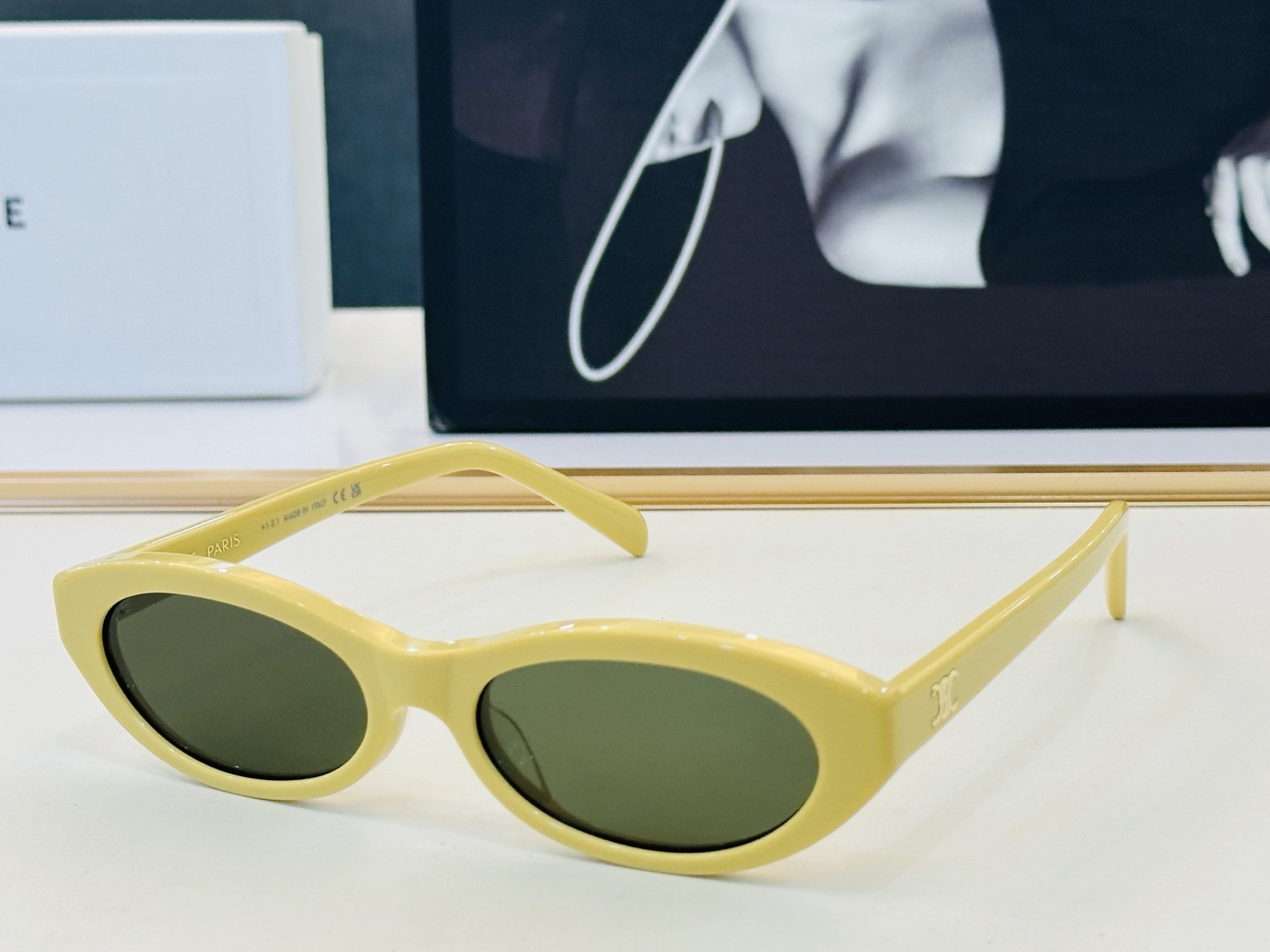 【CELINE】赛琳 CL40353U Size：54口17-145 一直热销的款式，欧美风 光泽度好  B质感强  工