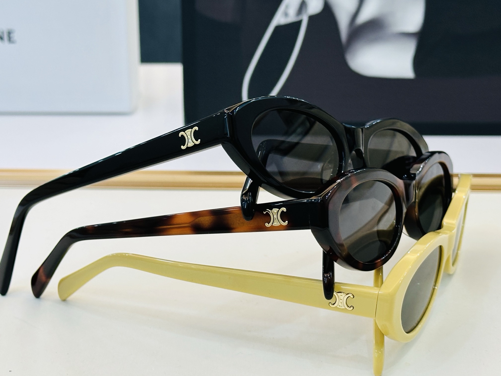 【CELINE】赛琳 CL40353U Size：54口17-145 一直热销的款式，欧美风 光泽度好  B质感强  工