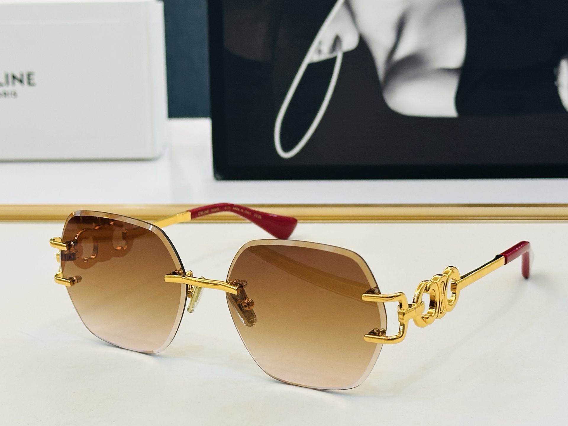 【CELINE】赛琳 CL47398U Size：59口16-143 一直热销的款式 欧美风 光泽度好 质感强  bb工