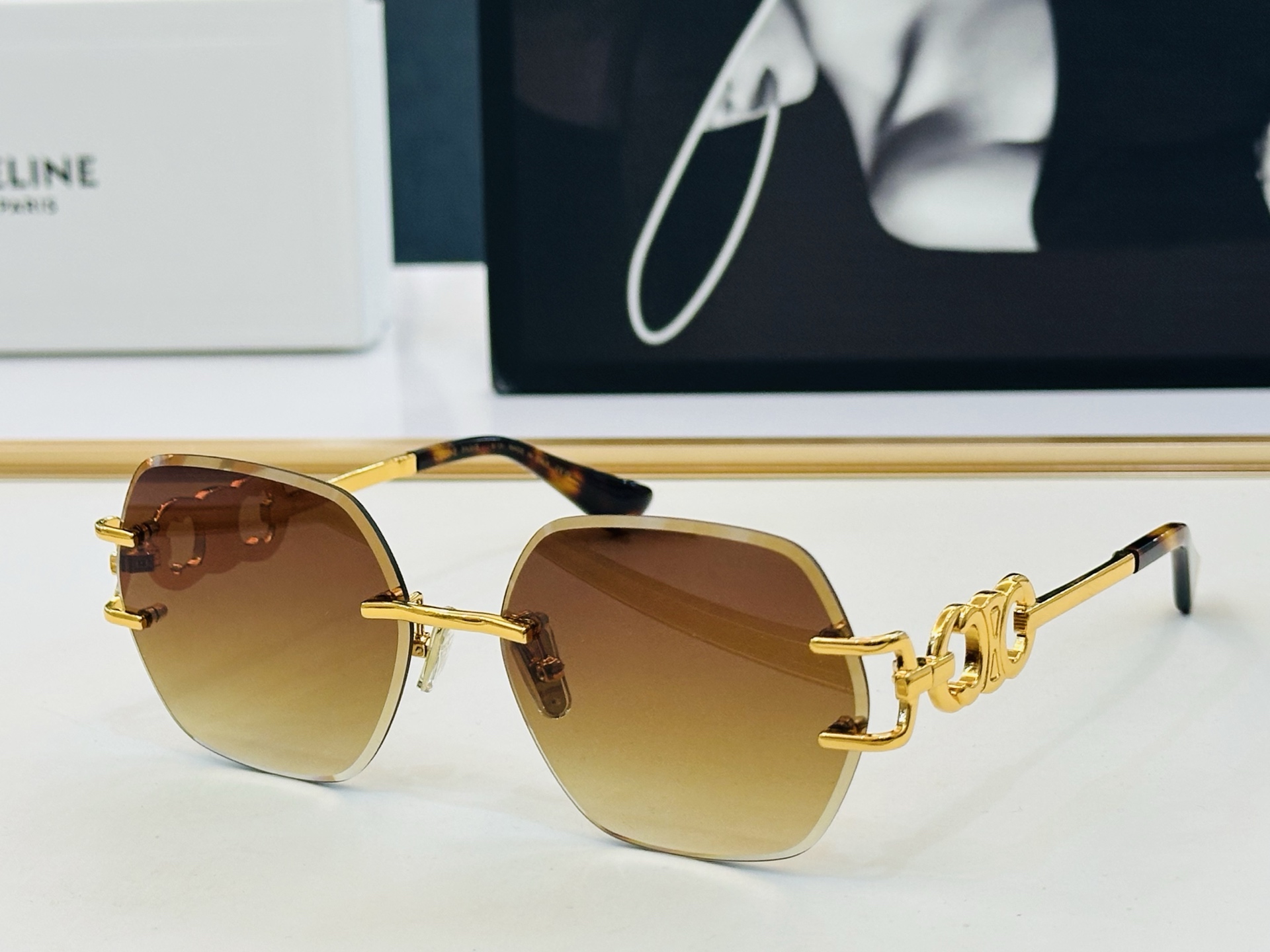 【CELINE】赛琳 CL47398U Size：59口16-143 一直热销的款式 欧美风 光泽度好 质感强  bb工