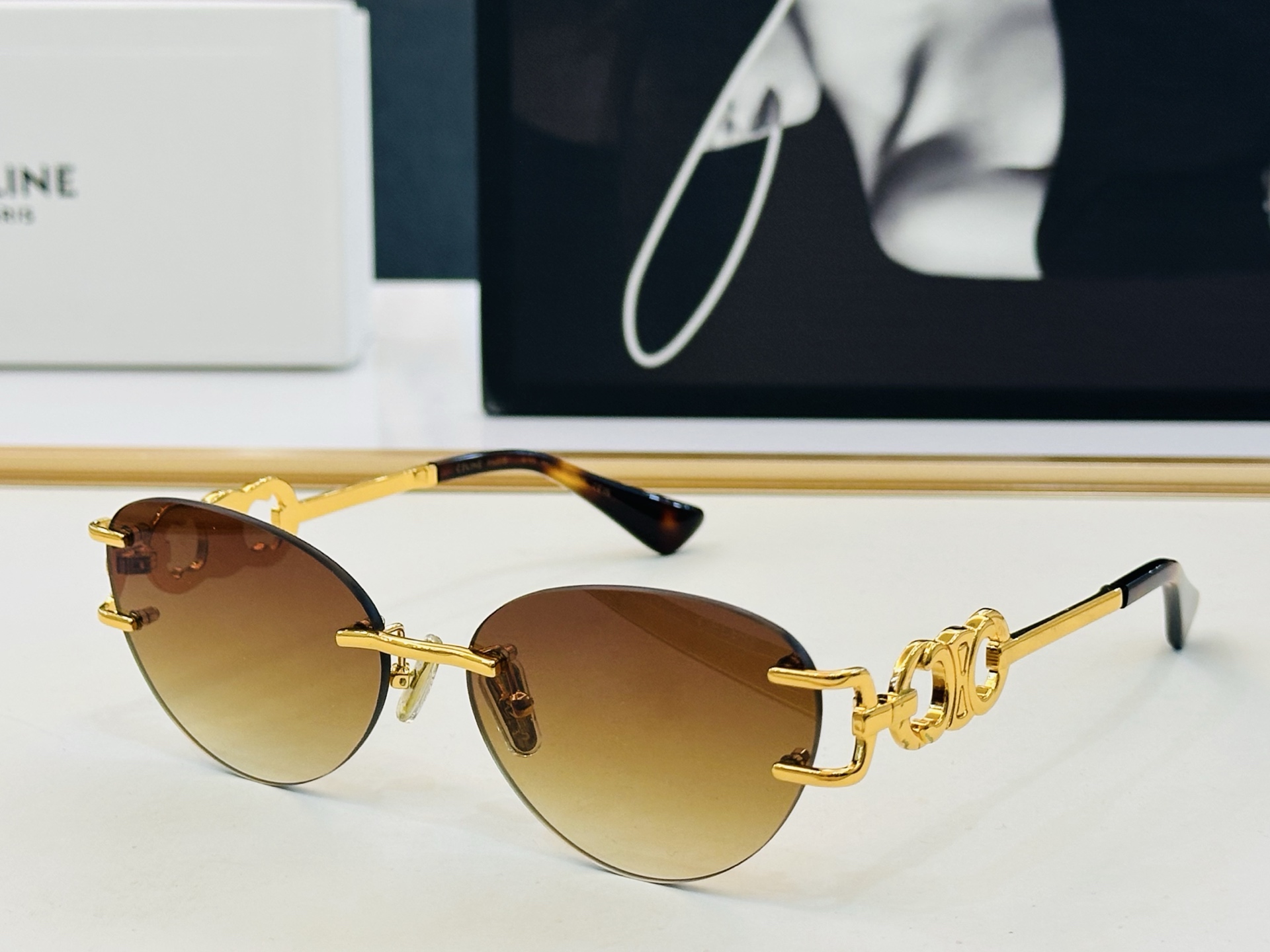 【CELINE】赛琳 CL47399U Size：58口16-143 一直热销的款式 欧美风 光泽度好 质感强  bb工