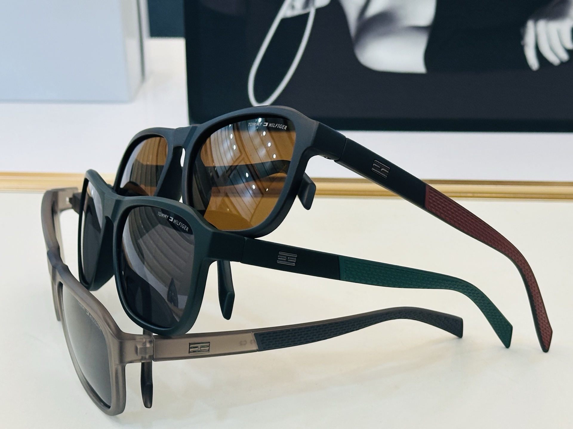 TOMMY HILFIGER 8529 SIZE：55口18-143 YE 简单大气 TR超轻 