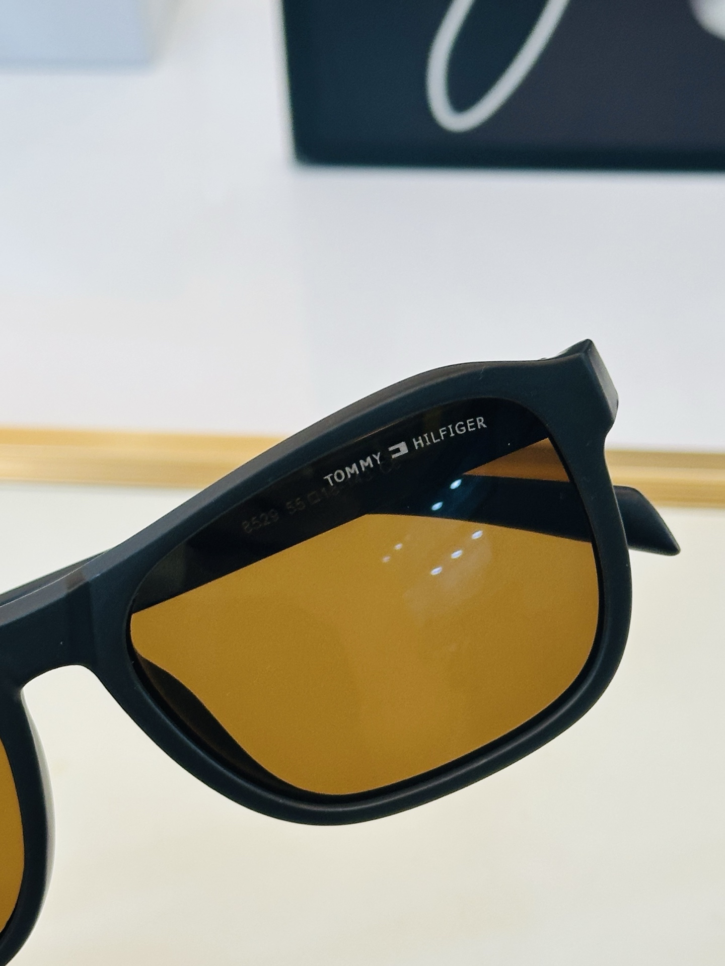 TOMMY HILFIGER 8529 SIZE：55口18-143 YE 简单大气 TR超轻 