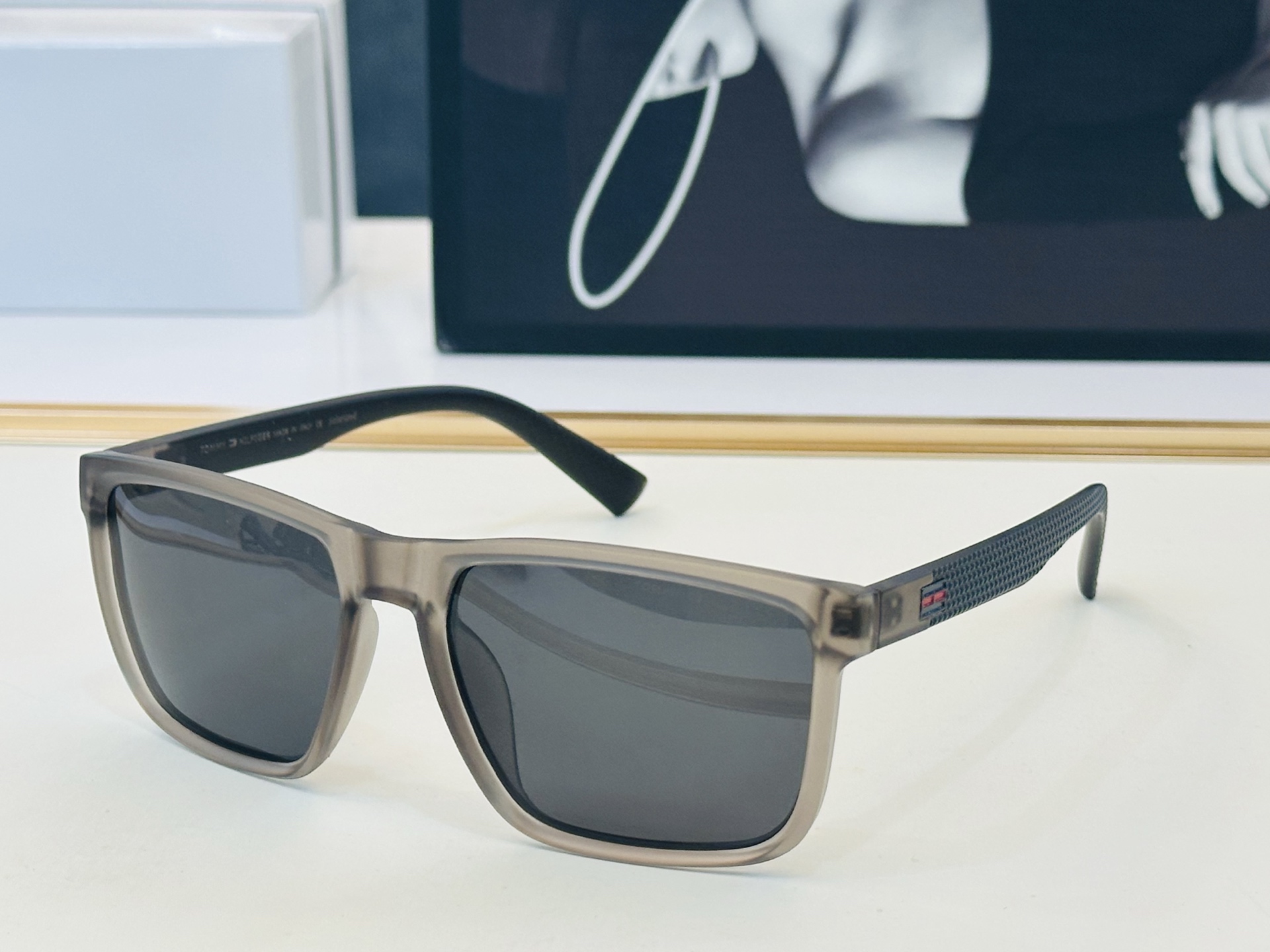 TOMMY HILFIGER 8503 SIZE：55口17-142  YE 简单大气 TR超轻 