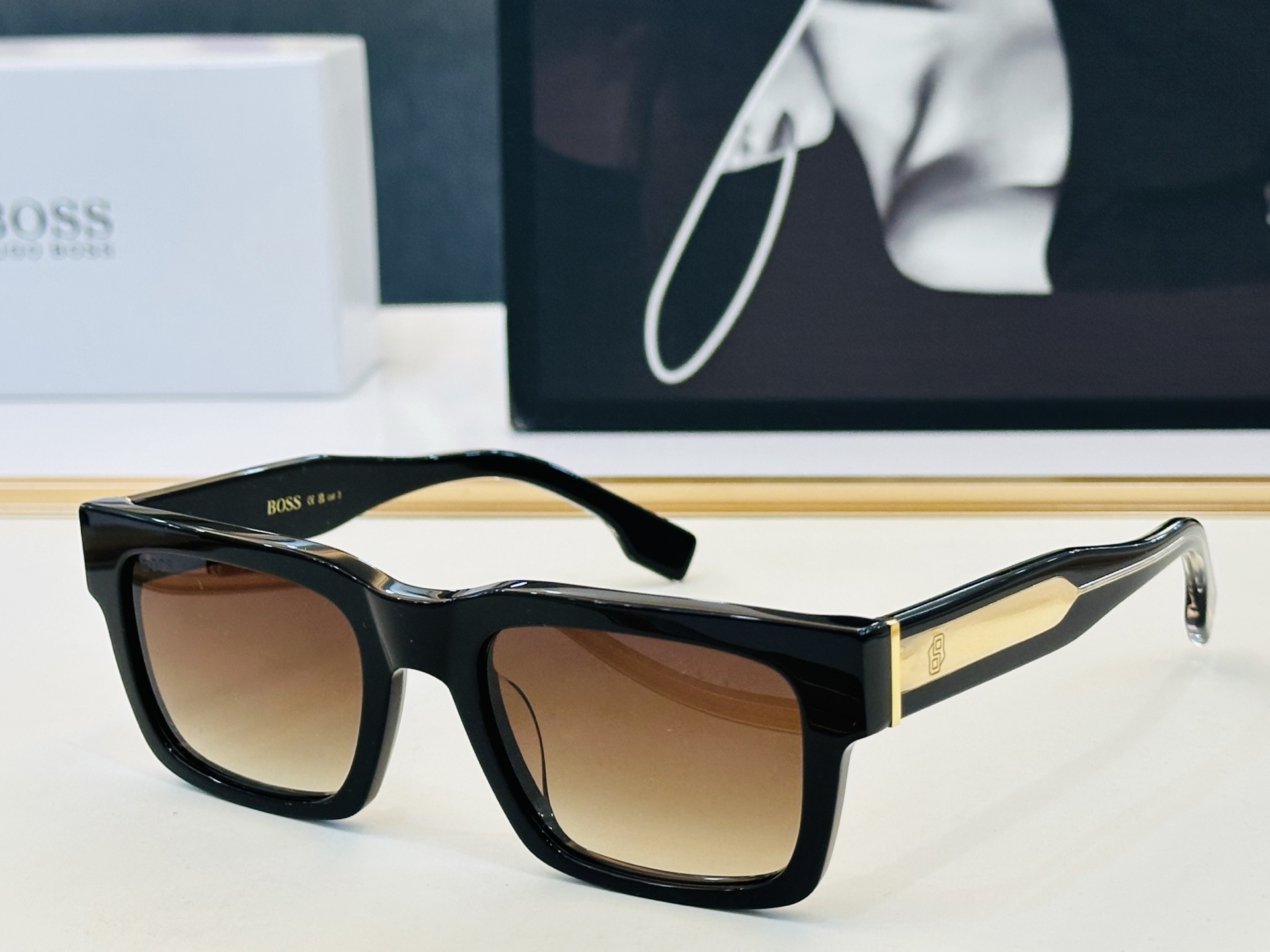 🆕 BOSS 1855/S Size：52口21-145 🕶🕶💋💋👣👣  高品质 不挑脸 经典不过时框型 CC品质优良 