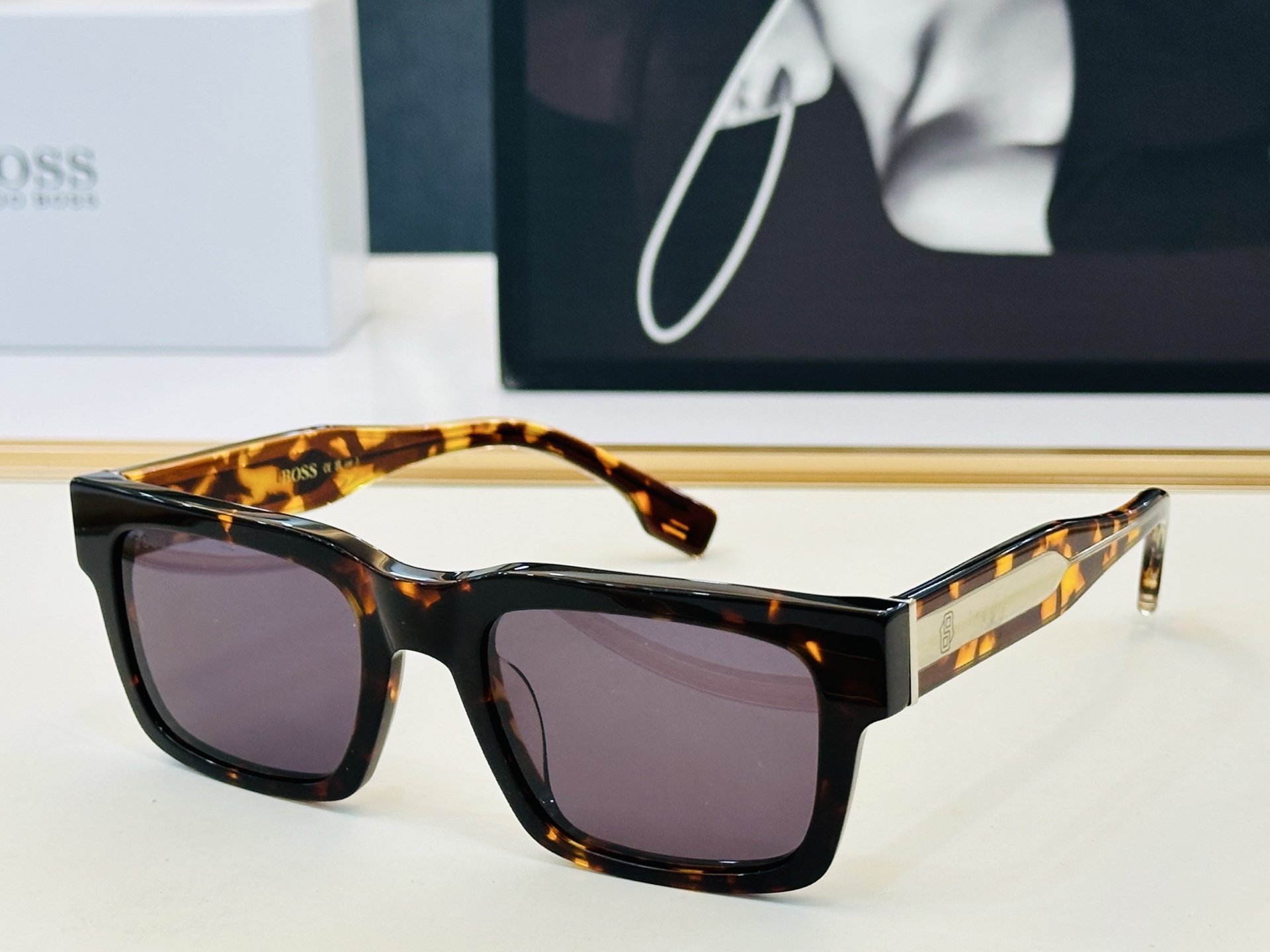 🆕 BOSS 1855/S Size：52口21-145 🕶🕶💋💋👣👣  高品质 不挑脸 经典不过时框型 CC品质优良 