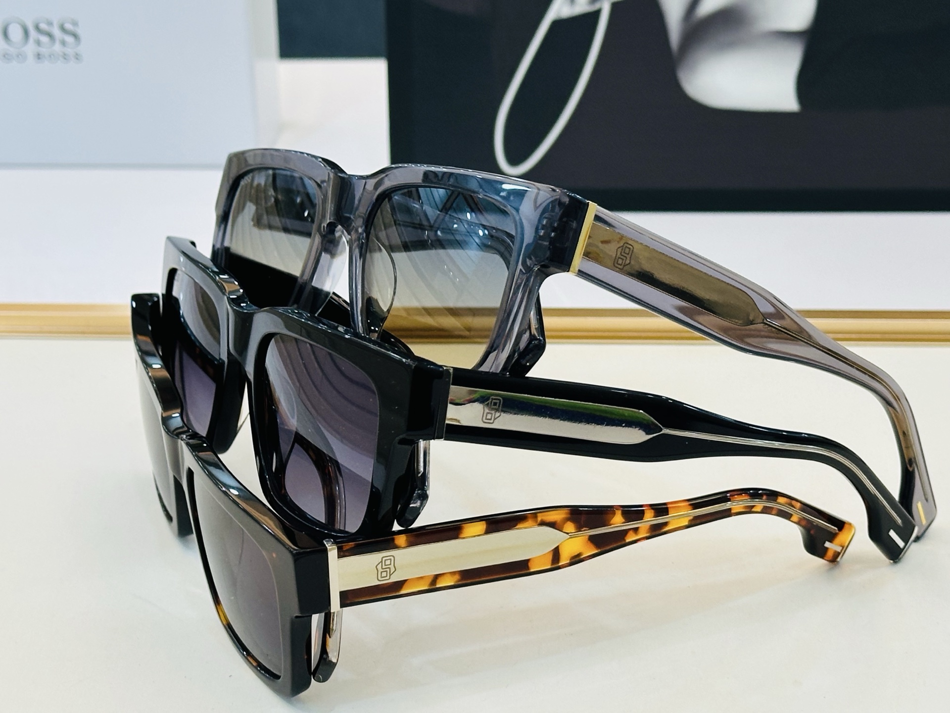 🆕 BOSS 1855/S Size：52口21-145 🕶🕶💋💋👣👣  高品质 不挑脸 经典不过时框型 CC品质优良 