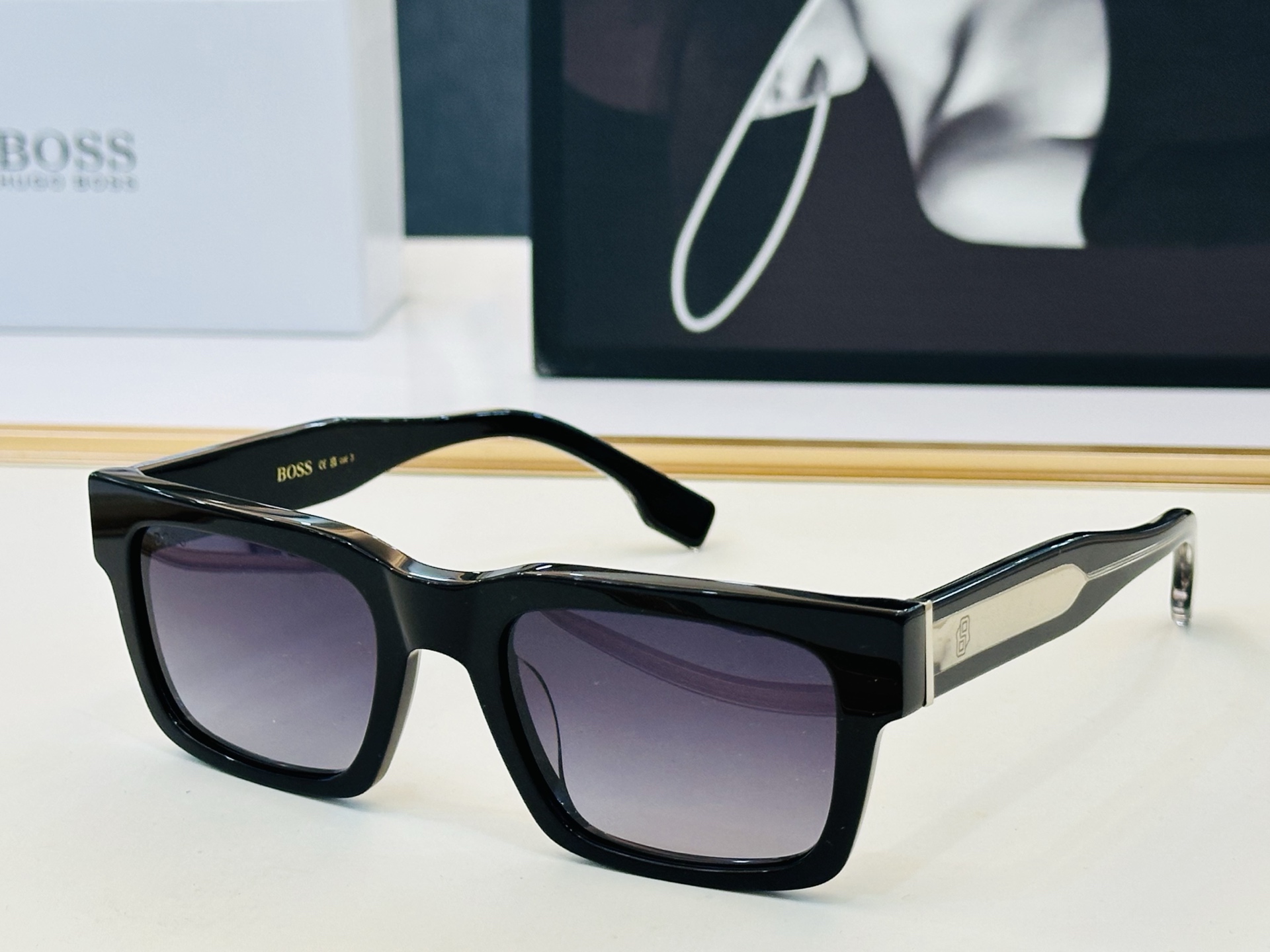 🆕 BOSS 1855/S Size：52口21-145 🕶🕶💋💋👣👣  高品质 不挑脸 经典不过时框型 CC品质优良 