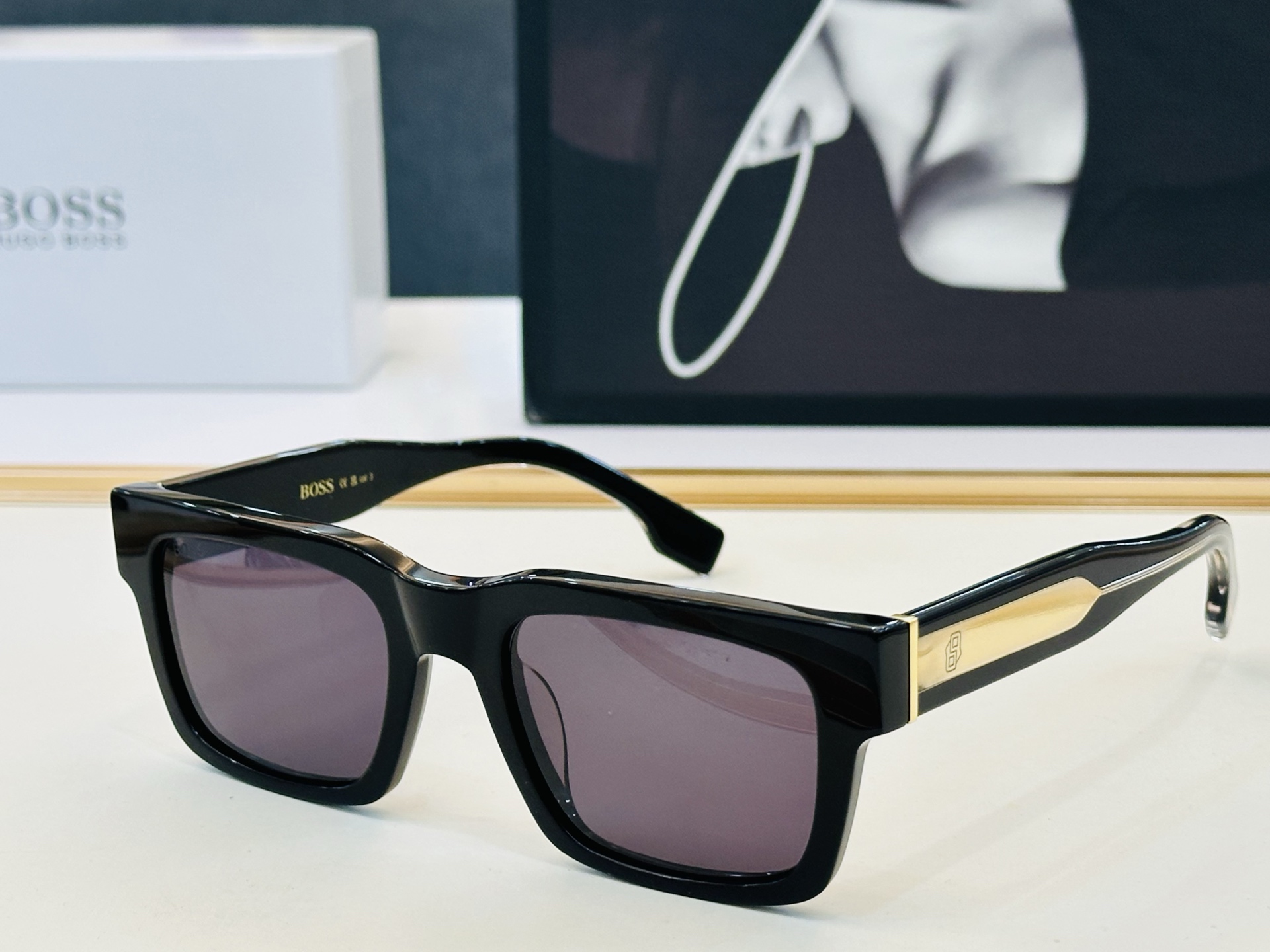 🆕 BOSS 1855/S Size：52口21-145 🕶🕶💋💋👣👣  高品质 不挑脸 经典不过时框型 CC品质优良 