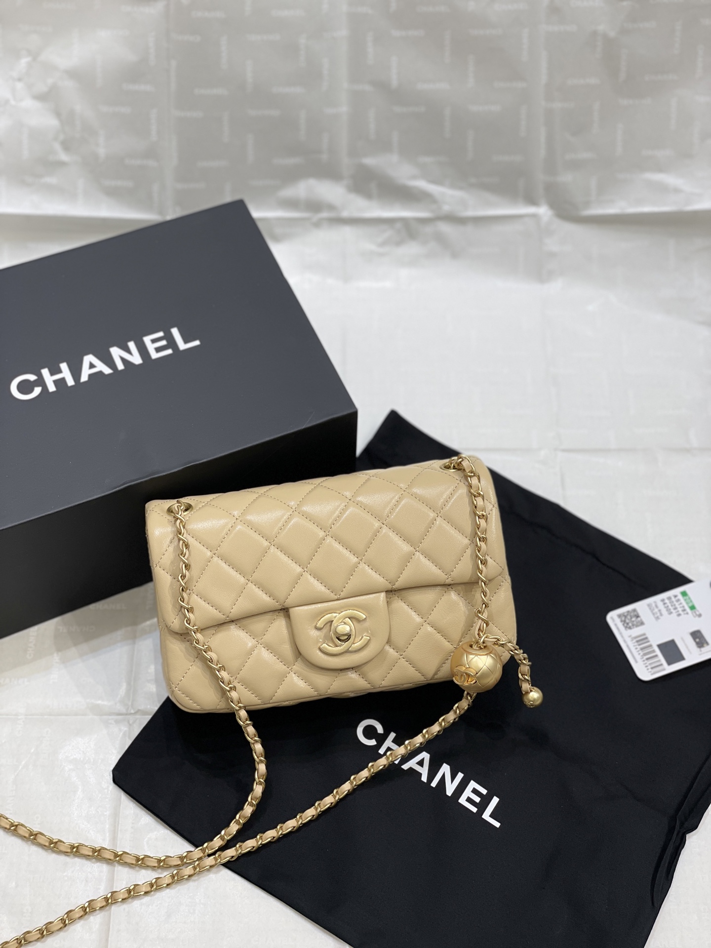 Chanel 升级版大号小金球 口盖羊皮包 这款上身背了之后真的怎么看怎么喜欢